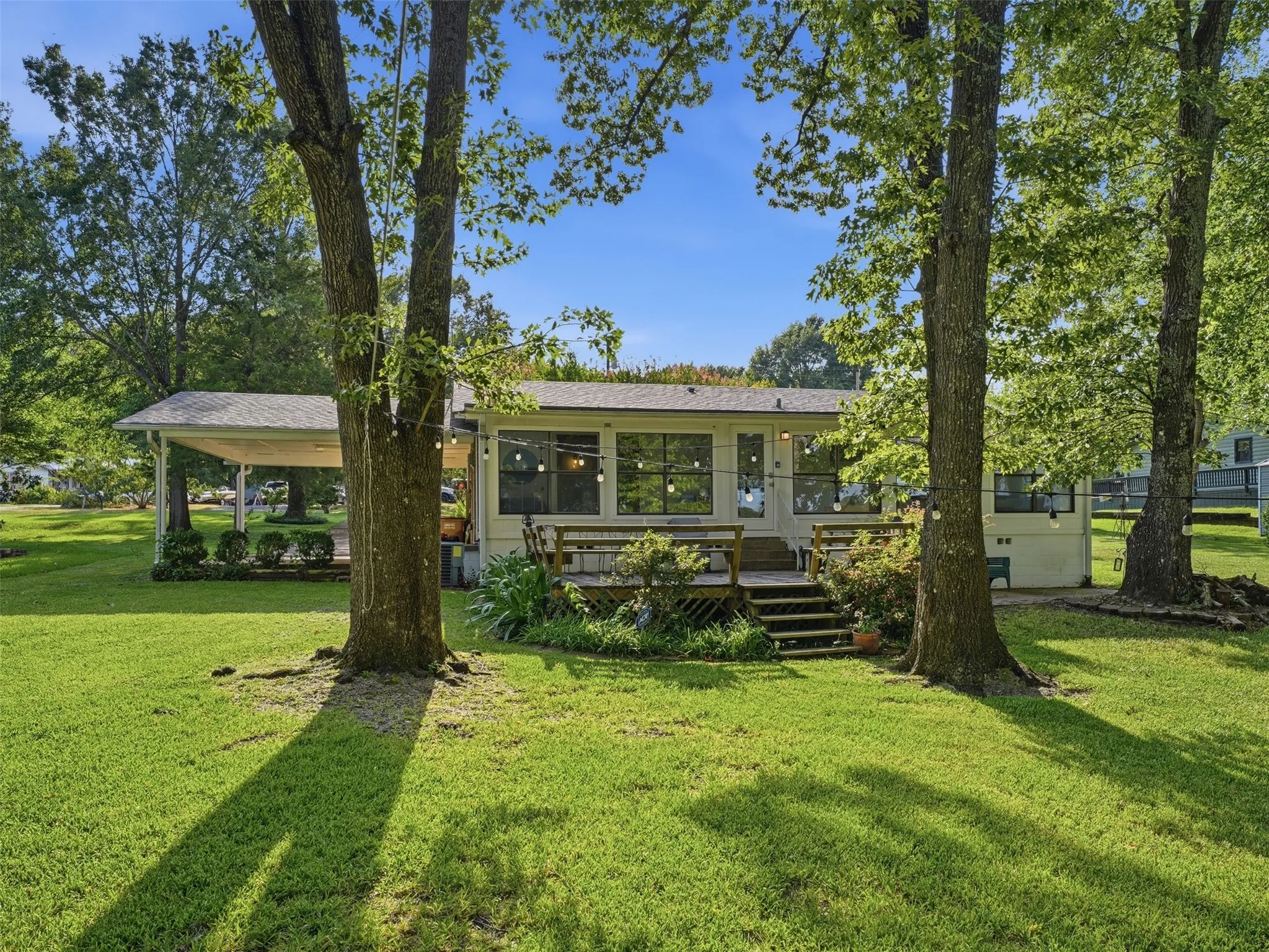 Single Family Residence For Sale in Wood County , 504 CR 2298, Mineola, Texas 75773, 3 Bedroom, 3 Bathroom, Garage spaces, 1,520 Sqft, built in 1970, mls#21352752, Real Estate Agent in Mineola, Homes For Sale in Wood county, Homes For Sale in Mineola, Realtor in Mineola Texas, Real Estate Brokerage Independent Realty Texas, Luminita Cordes Realtor