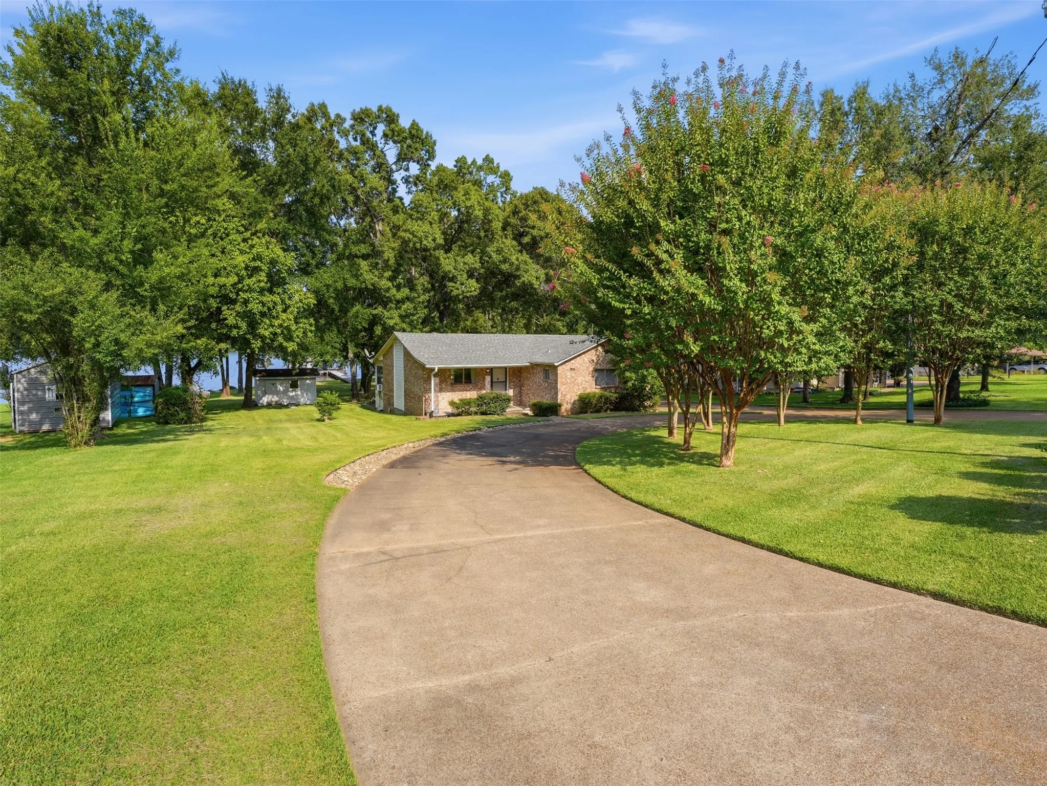 Single Family Residence For Sale in Wood County , 504 CR 2298, Mineola, Texas 75773, 3 Bedroom, 3 Bathroom, Garage spaces, 1,520 Sqft, built in 1970, mls#21352752, Real Estate Agent in Mineola, Homes For Sale in Wood county, Homes For Sale in Mineola, Realtor in Mineola Texas, Real Estate Brokerage Independent Realty Texas, Luminita Cordes Realtor