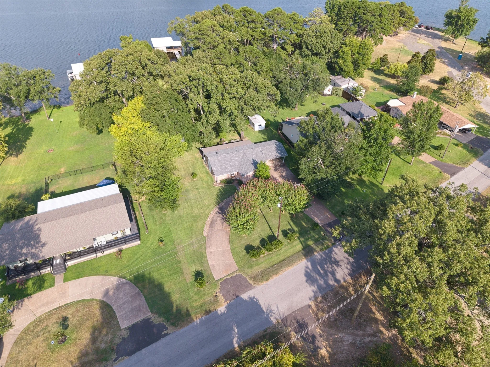 Single Family Residence For Sale in Wood County , 504 CR 2298, Mineola, Texas 75773, 3 Bedroom, 3 Bathroom, Garage spaces, 1,520 Sqft, built in 1970, mls#21352752, Real Estate Agent in Mineola, Homes For Sale in Wood county, Homes For Sale in Mineola, Realtor in Mineola Texas, Real Estate Brokerage Independent Realty Texas, Luminita Cordes Realtor