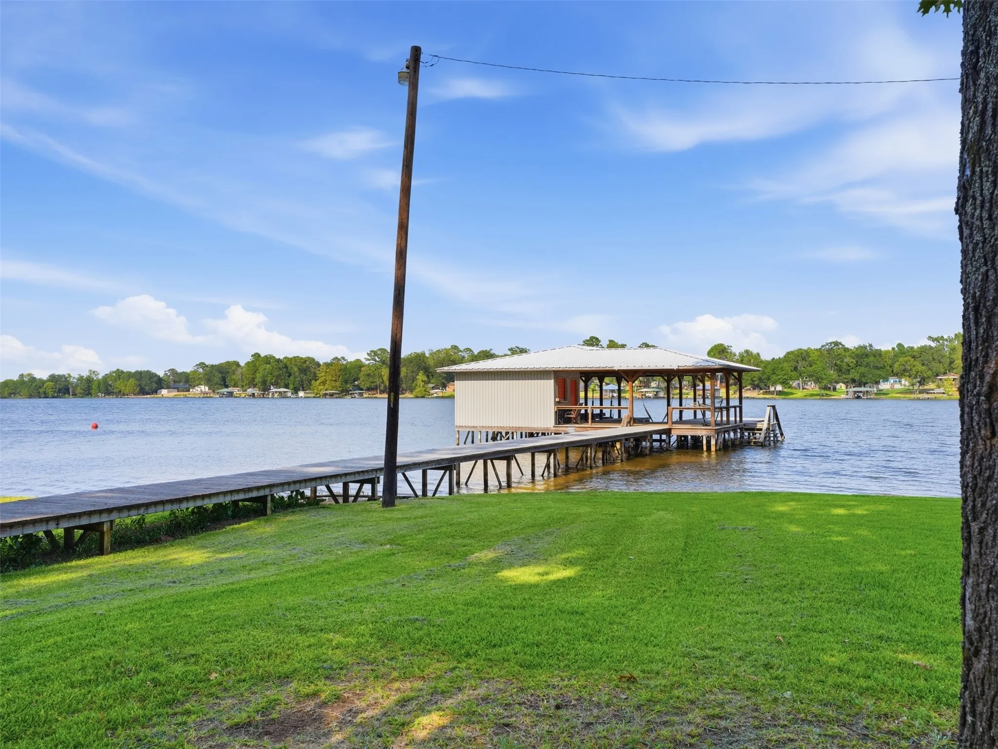 Single Family Residence For Sale in Wood County , 504 CR 2298, Mineola, Texas 75773, 3 Bedroom, 3 Bathroom, Garage spaces, 1,520 Sqft, built in 1970, mls#21352752, Real Estate Agent in Mineola, Homes For Sale in Wood county, Homes For Sale in Mineola, Realtor in Mineola Texas, Real Estate Brokerage Independent Realty Texas, Luminita Cordes Realtor