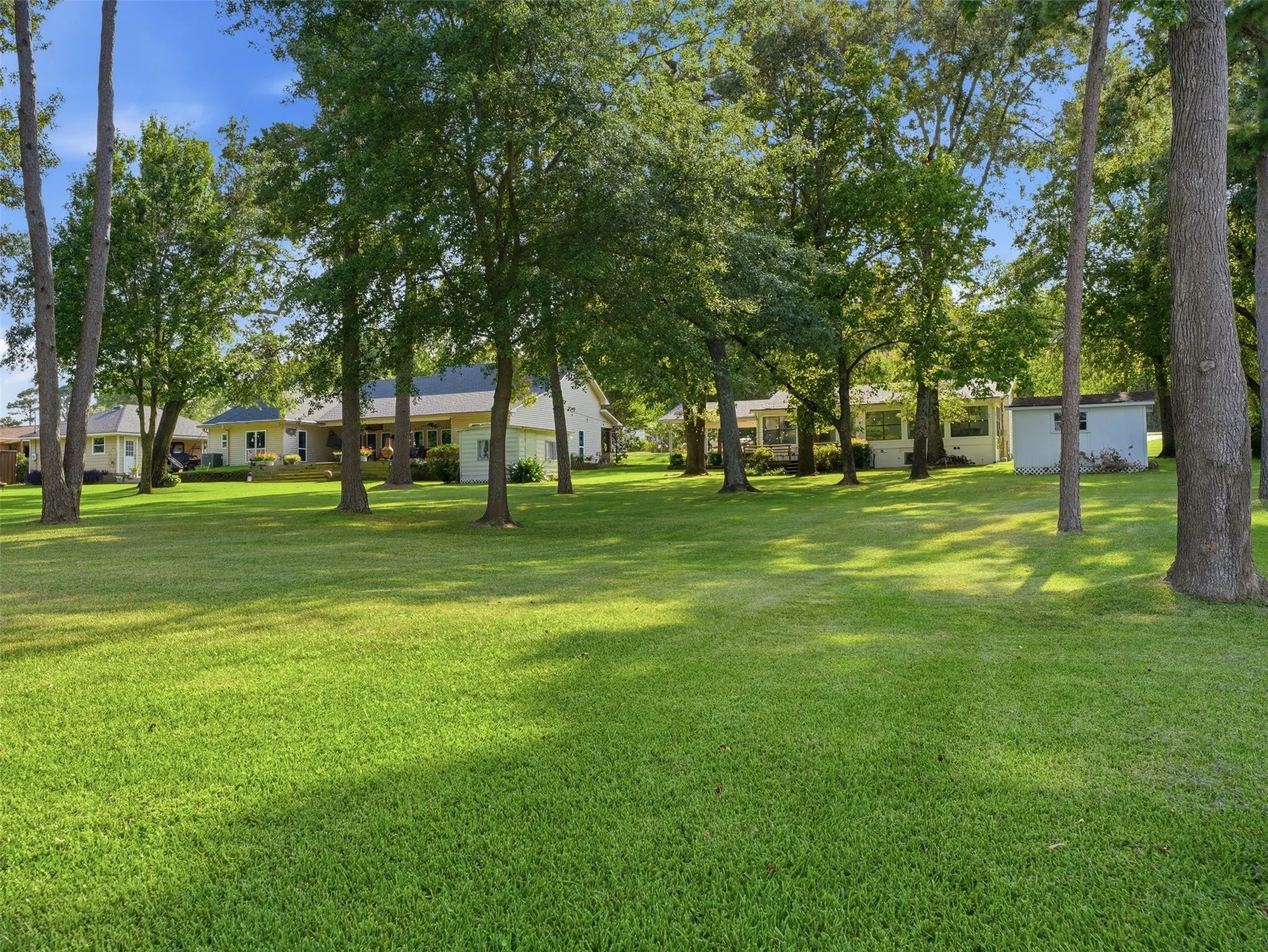 Single Family Residence For Sale in Wood County , 504 CR 2298, Mineola, Texas 75773, 3 Bedroom, 3 Bathroom, Garage spaces, 1,520 Sqft, built in 1970, mls#21352752, Real Estate Agent in Mineola, Homes For Sale in Wood county, Homes For Sale in Mineola, Realtor in Mineola Texas, Real Estate Brokerage Independent Realty Texas, Luminita Cordes Realtor