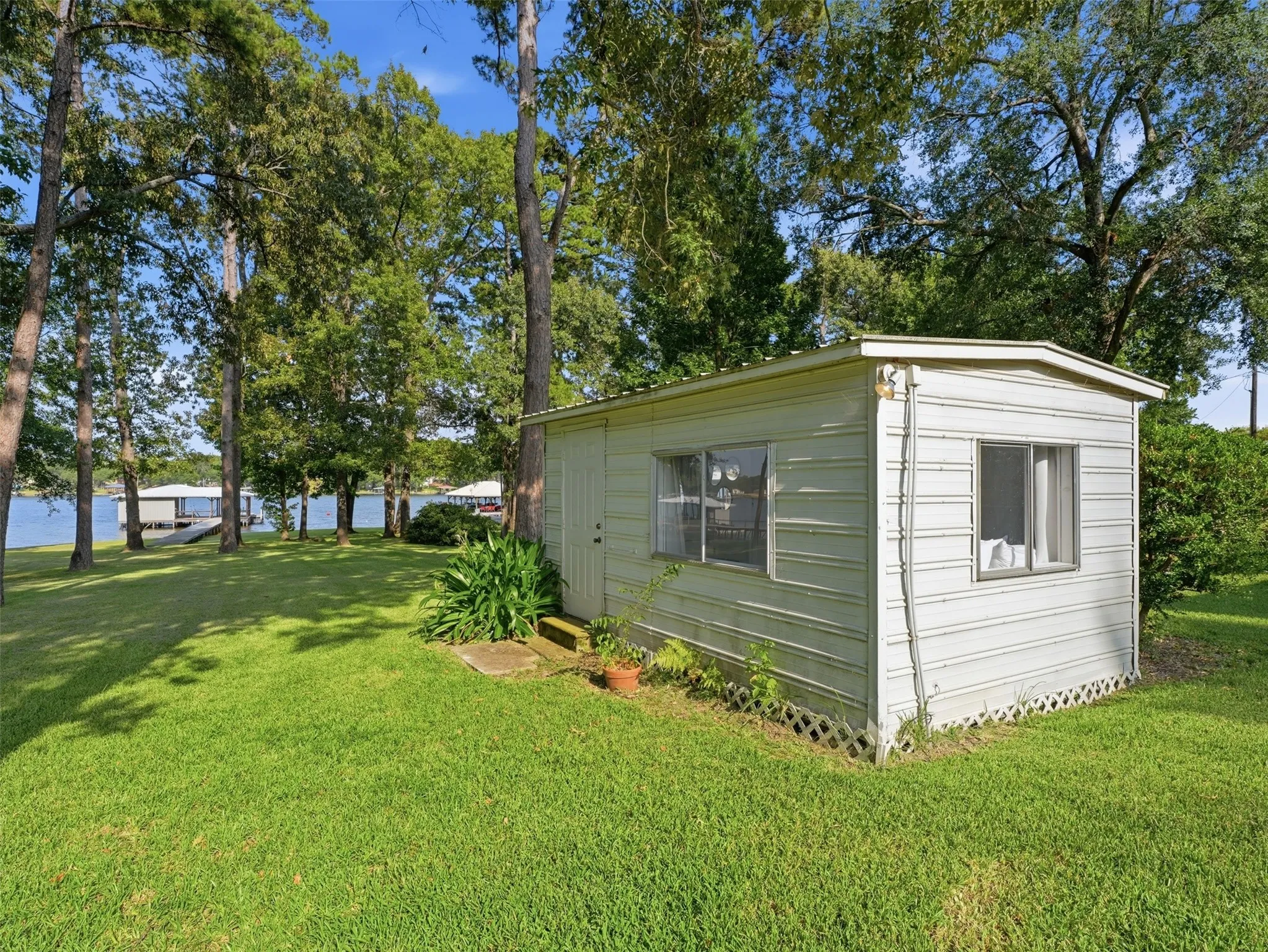 Single Family Residence For Sale in Wood County , 504 CR 2298, Mineola, Texas 75773, 3 Bedroom, 3 Bathroom, Garage spaces, 1,520 Sqft, built in 1970, mls#21352752, Real Estate Agent in Mineola, Homes For Sale in Wood county, Homes For Sale in Mineola, Realtor in Mineola Texas, Real Estate Brokerage Independent Realty Texas, Luminita Cordes Realtor