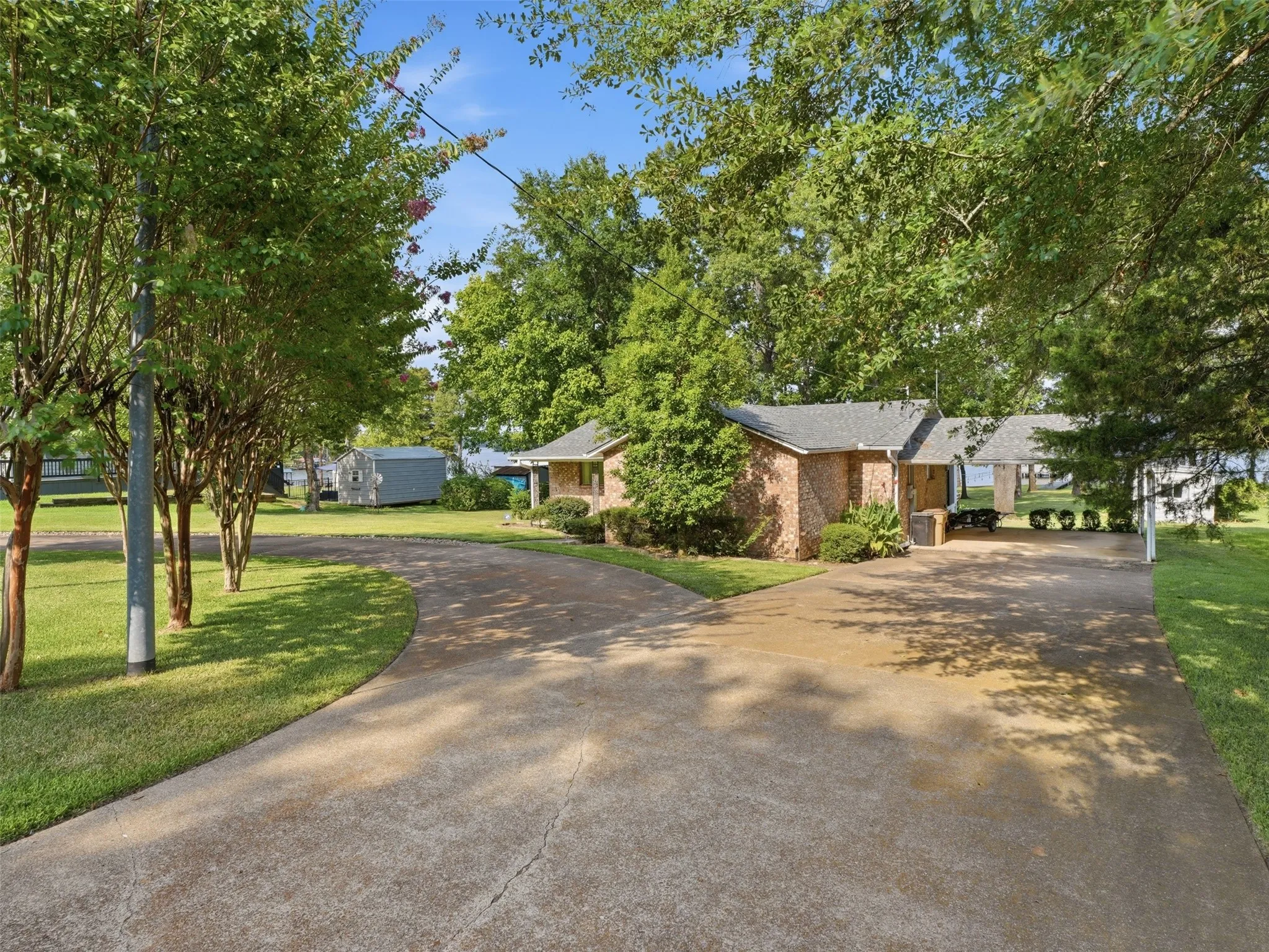 Single Family Residence For Sale in Wood County , 504 CR 2298, Mineola, Texas 75773, 3 Bedroom, 3 Bathroom, Garage spaces, 1,520 Sqft, built in 1970, mls#21352752, Real Estate Agent in Mineola, Homes For Sale in Wood county, Homes For Sale in Mineola, Realtor in Mineola Texas, Real Estate Brokerage Independent Realty Texas, Luminita Cordes Realtor