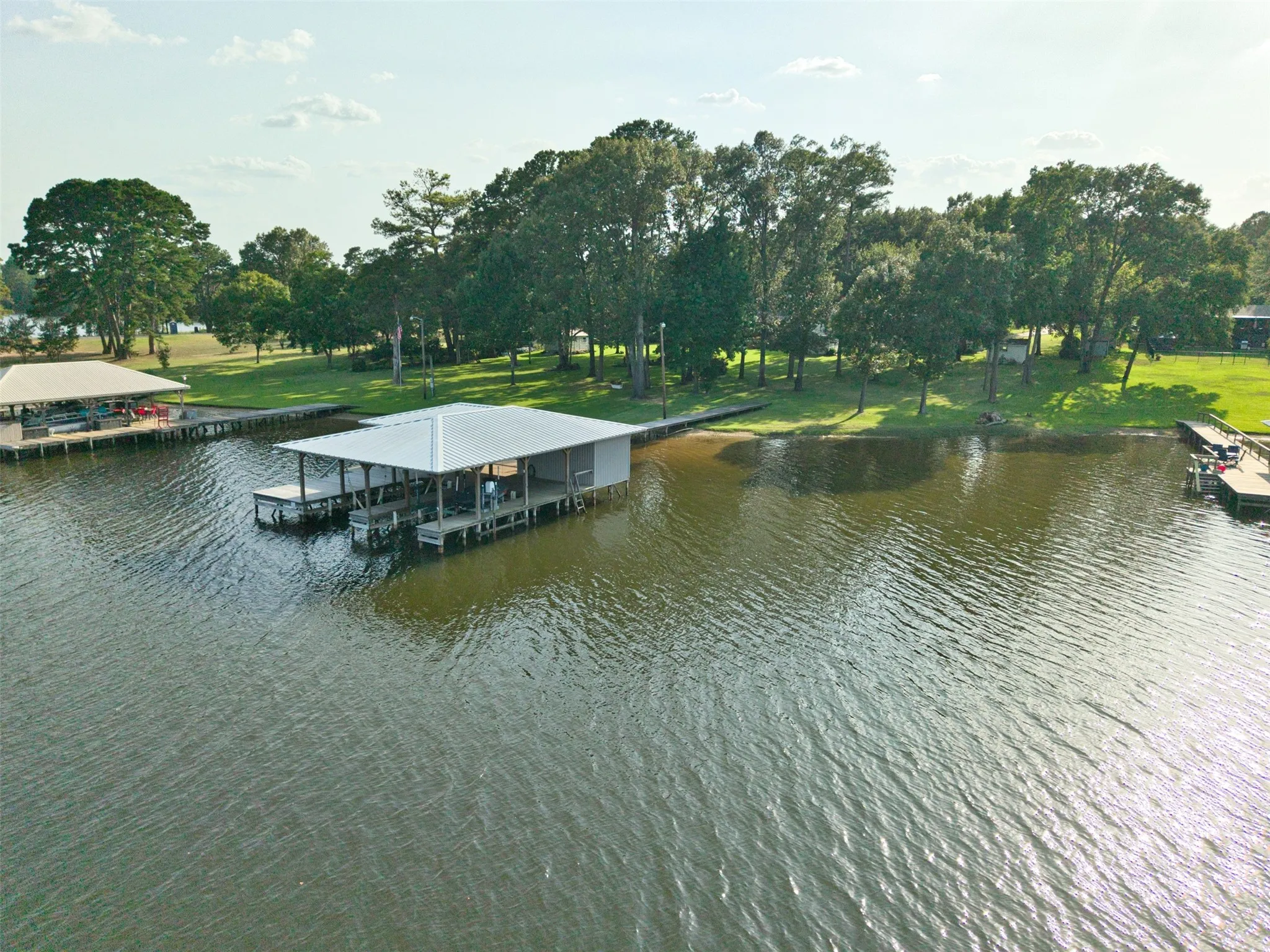 Single Family Residence For Sale in Wood County , 504 CR 2298, Mineola, Texas 75773, 3 Bedroom, 3 Bathroom, Garage spaces, 1,520 Sqft, built in 1970, mls#21352752, Real Estate Agent in Mineola, Homes For Sale in Wood county, Homes For Sale in Mineola, Realtor in Mineola Texas, Real Estate Brokerage Independent Realty Texas, Luminita Cordes Realtor