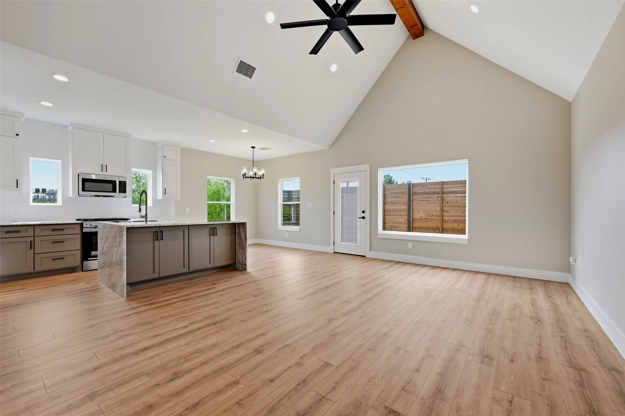 Single Family Residence For Sale in Grayson County , 506 Southern Drive, Sherman, Texas 75092, 3 Bedroom, 2 Bathroom, 2 Garage spaces, 1,414 Sqft, built in 2025, mls#21352463, Real Estate Agent in Sherman, Homes For Sale in Grayson county, Homes For Sale in Sherman, Realtor in Sherman Texas, Real Estate Brokerage Independent Realty Texas, Luminita Cordes Realtor