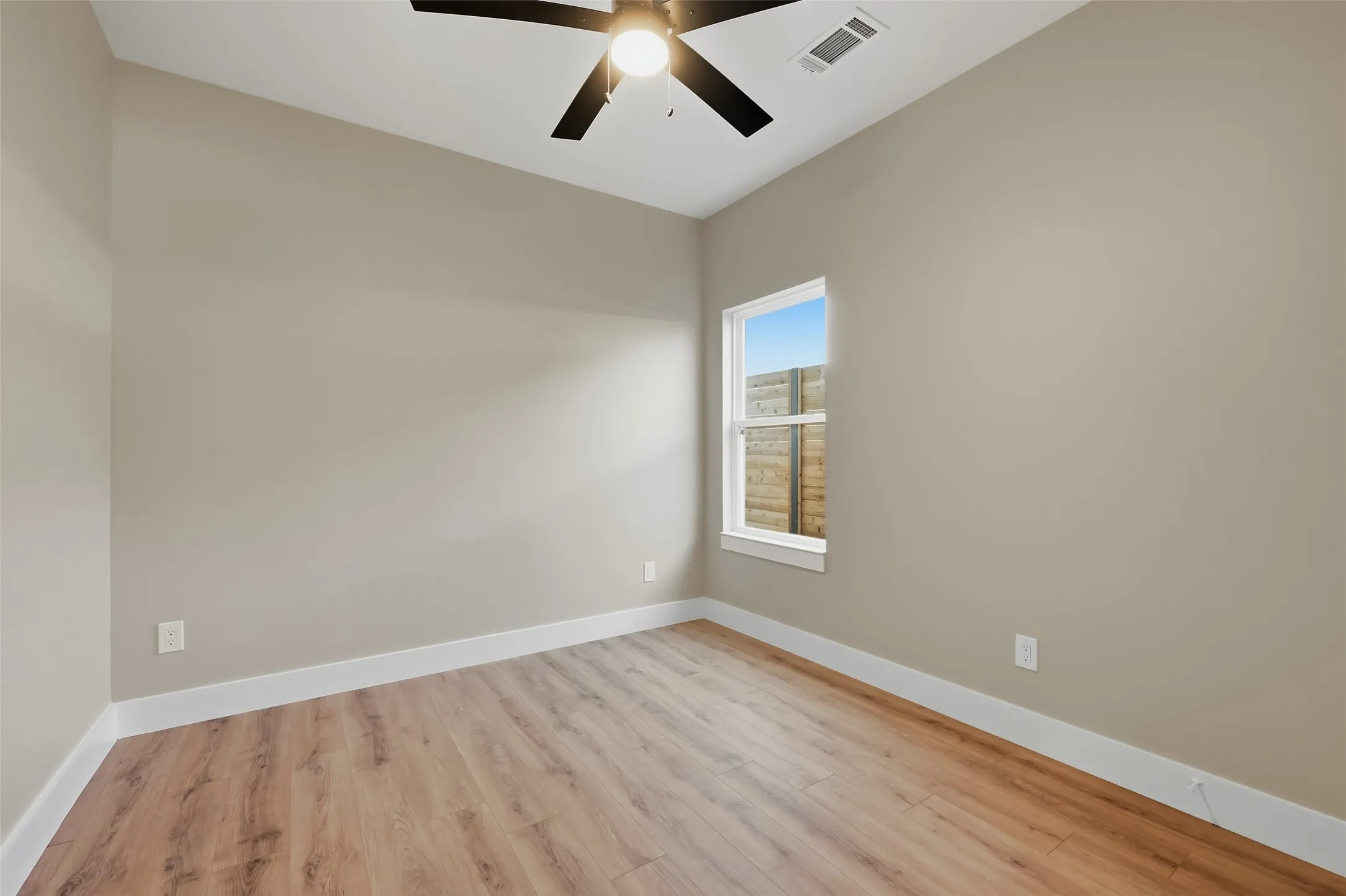 Single Family Residence For Sale in Grayson County , 506 Southern Drive, Sherman, Texas 75092, 3 Bedroom, 2 Bathroom, 2 Garage spaces, 1,414 Sqft, built in 2025, mls#21352463, Real Estate Agent in Sherman, Homes For Sale in Grayson county, Homes For Sale in Sherman, Realtor in Sherman Texas, Real Estate Brokerage Independent Realty Texas, Luminita Cordes Realtor