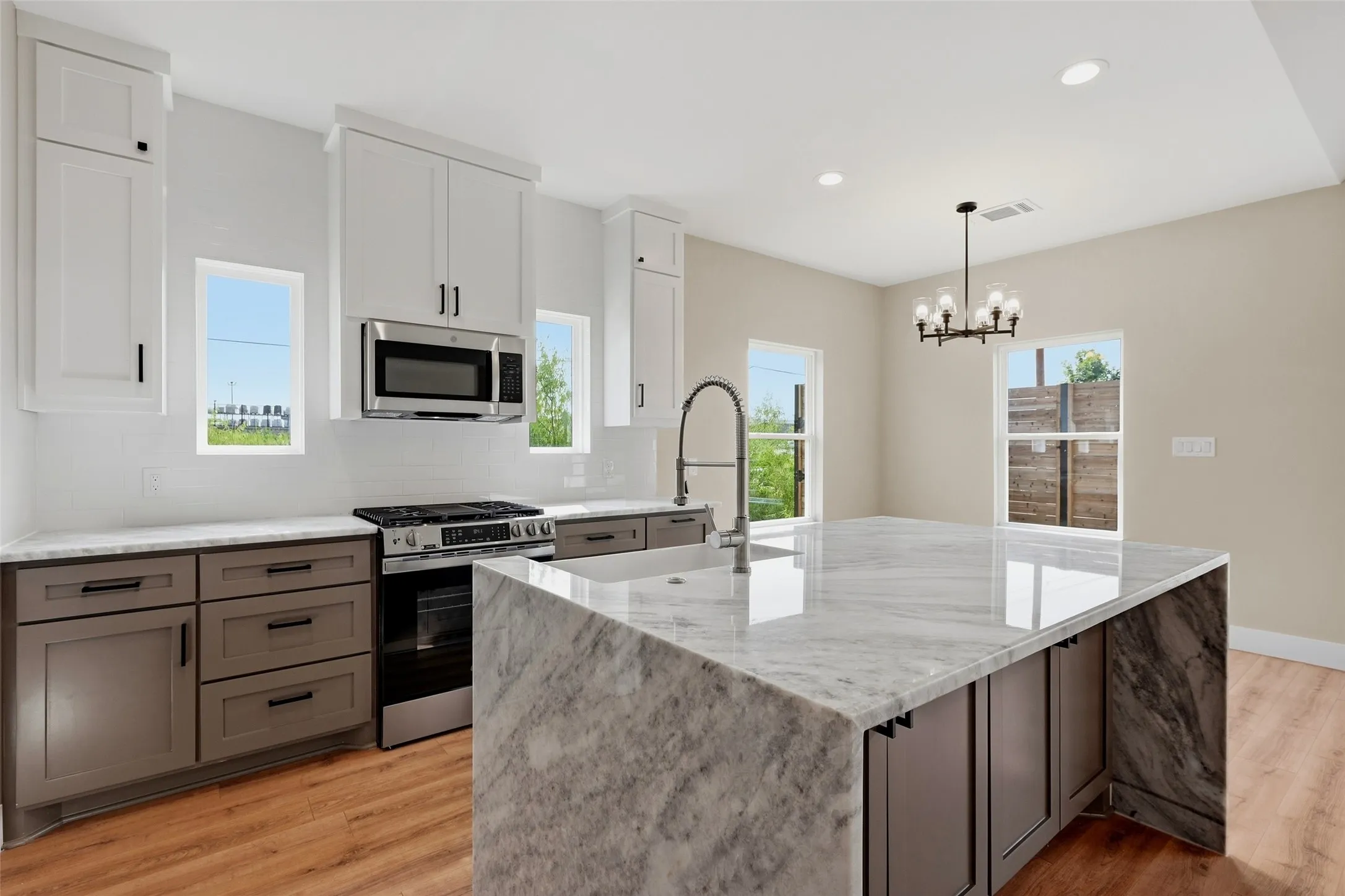 Single Family Residence For Sale in Grayson County , 506 Southern Drive, Sherman, Texas 75092, 3 Bedroom, 2 Bathroom, 2 Garage spaces, 1,414 Sqft, built in 2025, mls#21352463, Real Estate Agent in Sherman, Homes For Sale in Grayson county, Homes For Sale in Sherman, Realtor in Sherman Texas, Real Estate Brokerage Independent Realty Texas, Luminita Cordes Realtor