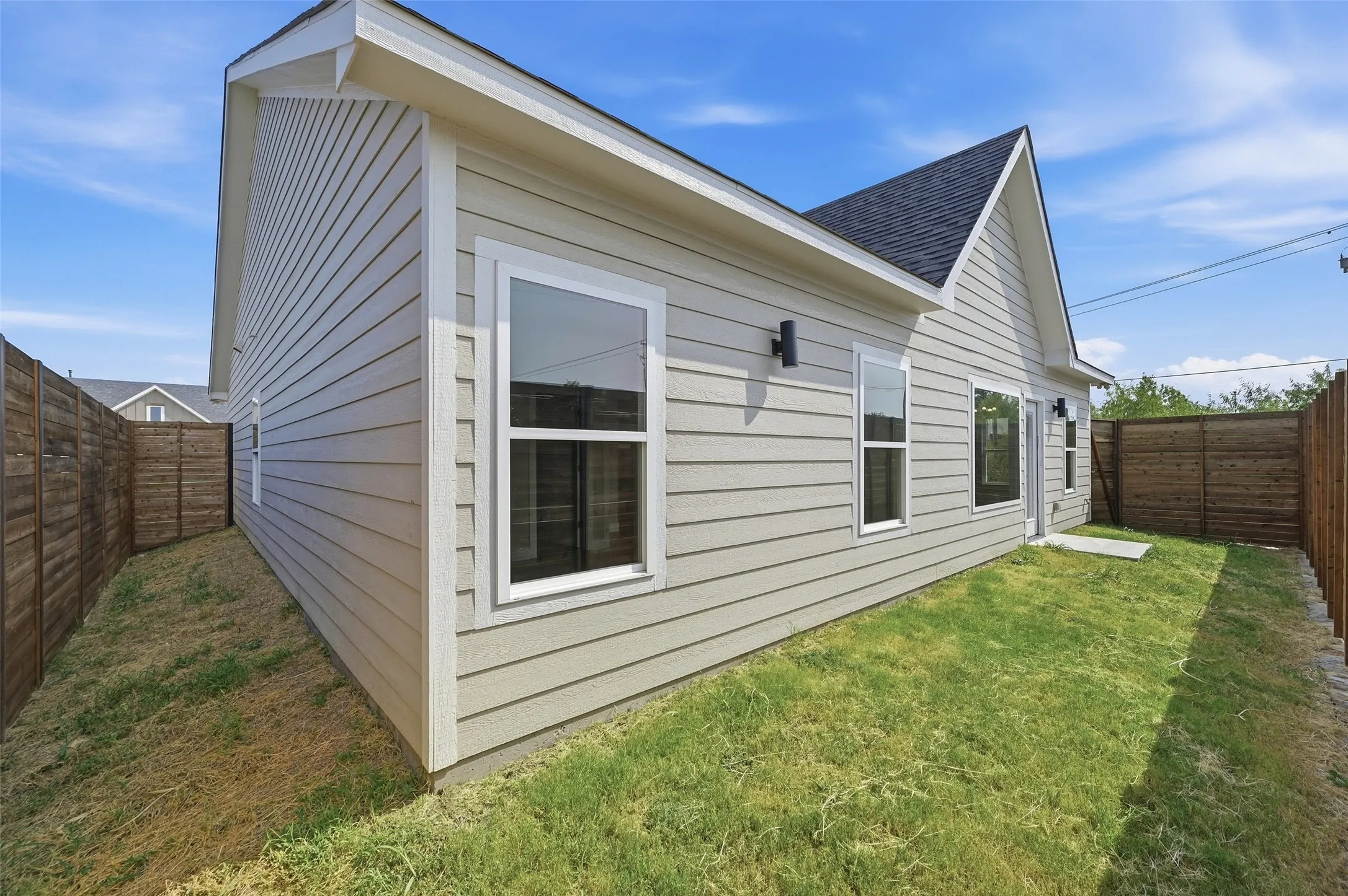 Single Family Residence For Sale in Grayson County , 506 Southern Drive, Sherman, Texas 75092, 3 Bedroom, 2 Bathroom, 2 Garage spaces, 1,414 Sqft, built in 2025, mls#21352463, Real Estate Agent in Sherman, Homes For Sale in Grayson county, Homes For Sale in Sherman, Realtor in Sherman Texas, Real Estate Brokerage Independent Realty Texas, Luminita Cordes Realtor