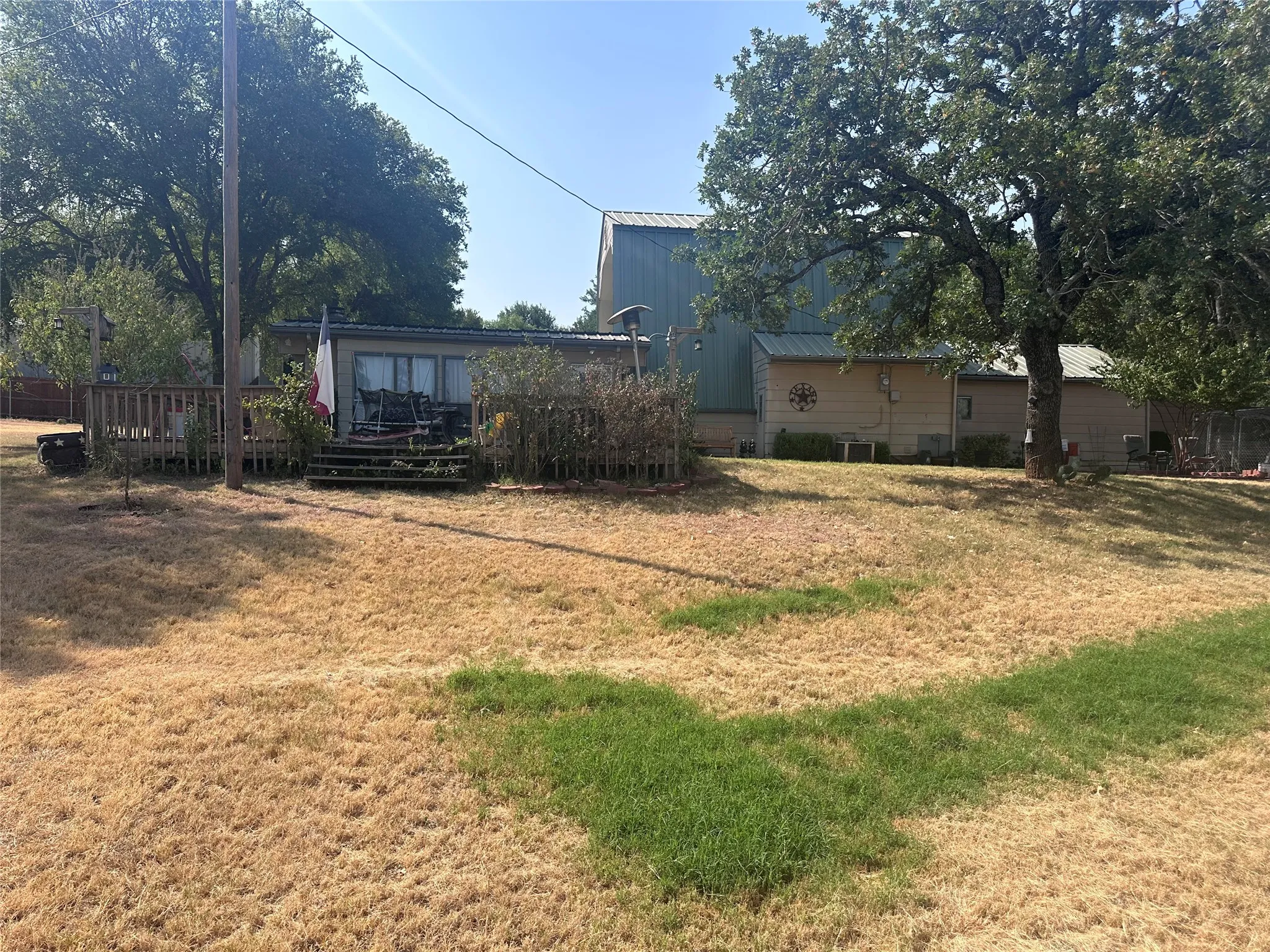Single Family Residence For Sale in Hood County , 2709 Sky Harbour Drive, Granbury, Texas 76049, 3 Bedroom, 2 Bathroom, Garage spaces, 2,345 Sqft, built in 1980, mls#21353378, Real Estate Agent in Granbury, Homes For Sale in Hood county, Homes For Sale in Granbury, Realtor in Granbury Texas, Real Estate Brokerage Independent Realty Texas, Luminita Cordes Realtor