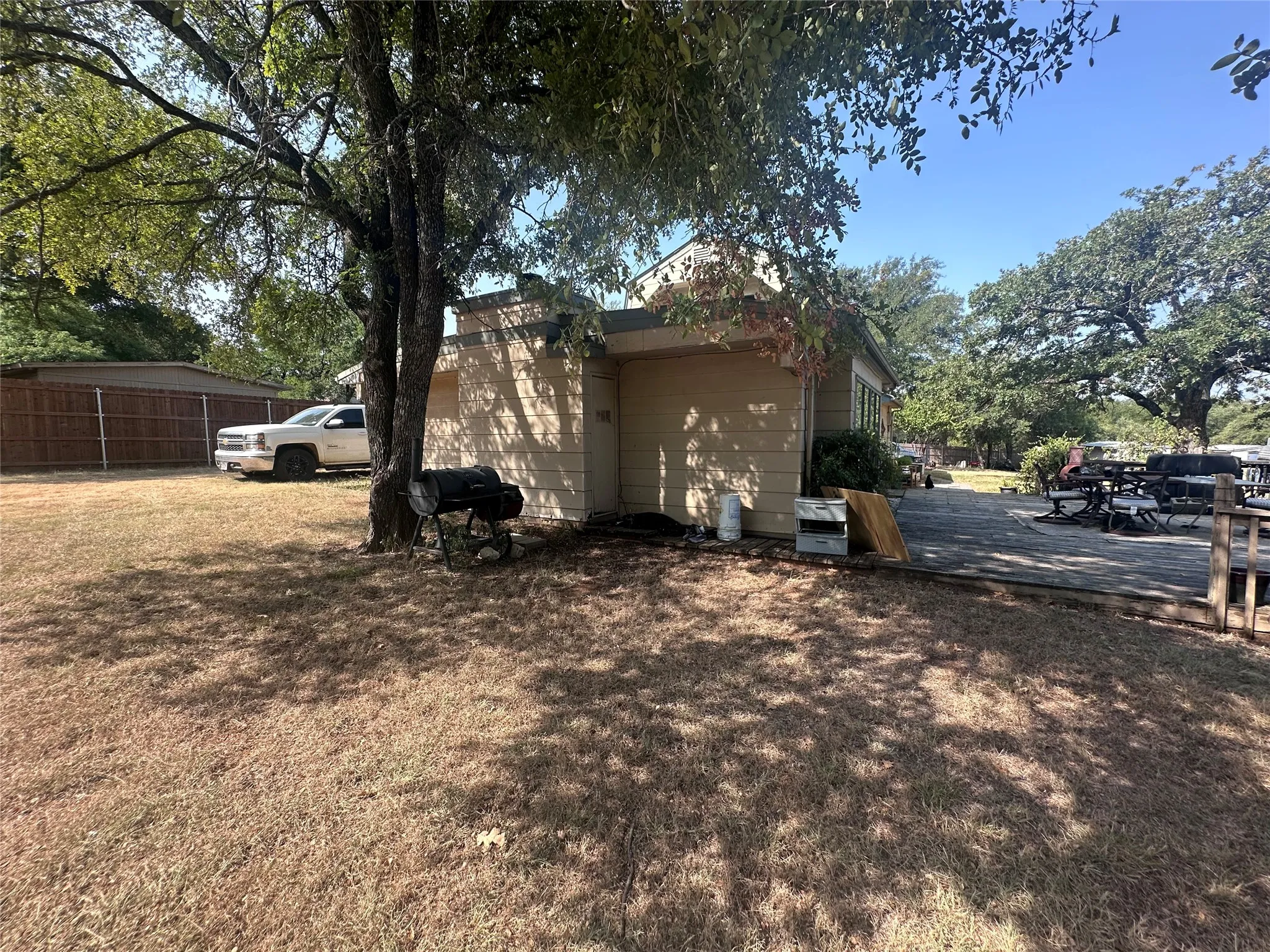 Single Family Residence For Sale in Hood County , 2709 Sky Harbour Drive, Granbury, Texas 76049, 3 Bedroom, 2 Bathroom, Garage spaces, 2,345 Sqft, built in 1980, mls#21353378, Real Estate Agent in Granbury, Homes For Sale in Hood county, Homes For Sale in Granbury, Realtor in Granbury Texas, Real Estate Brokerage Independent Realty Texas, Luminita Cordes Realtor