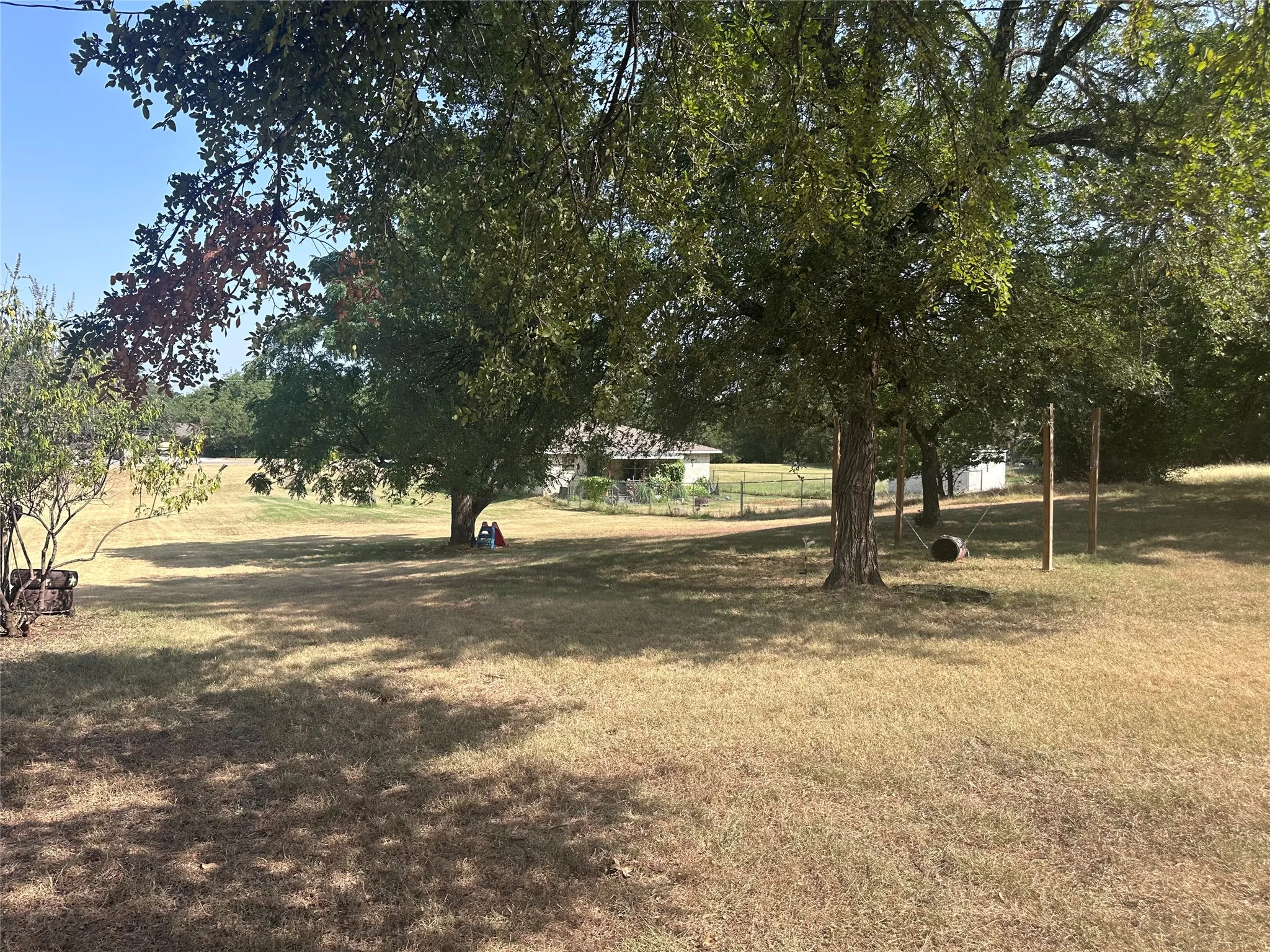 Single Family Residence For Sale in Hood County , 2709 Sky Harbour Drive, Granbury, Texas 76049, 3 Bedroom, 2 Bathroom, Garage spaces, 2,345 Sqft, built in 1980, mls#21353378, Real Estate Agent in Granbury, Homes For Sale in Hood county, Homes For Sale in Granbury, Realtor in Granbury Texas, Real Estate Brokerage Independent Realty Texas, Luminita Cordes Realtor