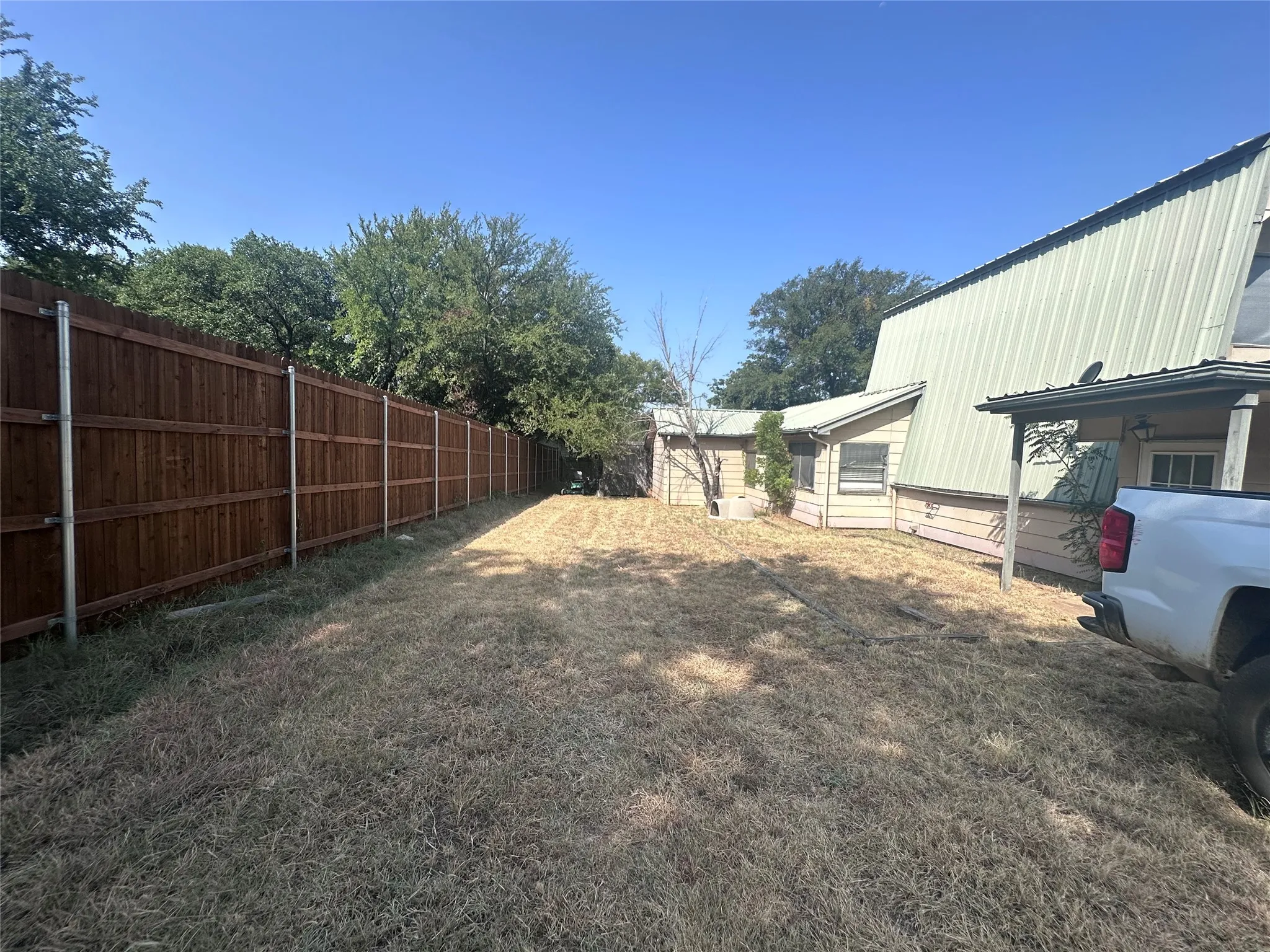 Single Family Residence For Sale in Hood County , 2709 Sky Harbour Drive, Granbury, Texas 76049, 3 Bedroom, 2 Bathroom, Garage spaces, 2,345 Sqft, built in 1980, mls#21353378, Real Estate Agent in Granbury, Homes For Sale in Hood county, Homes For Sale in Granbury, Realtor in Granbury Texas, Real Estate Brokerage Independent Realty Texas, Luminita Cordes Realtor