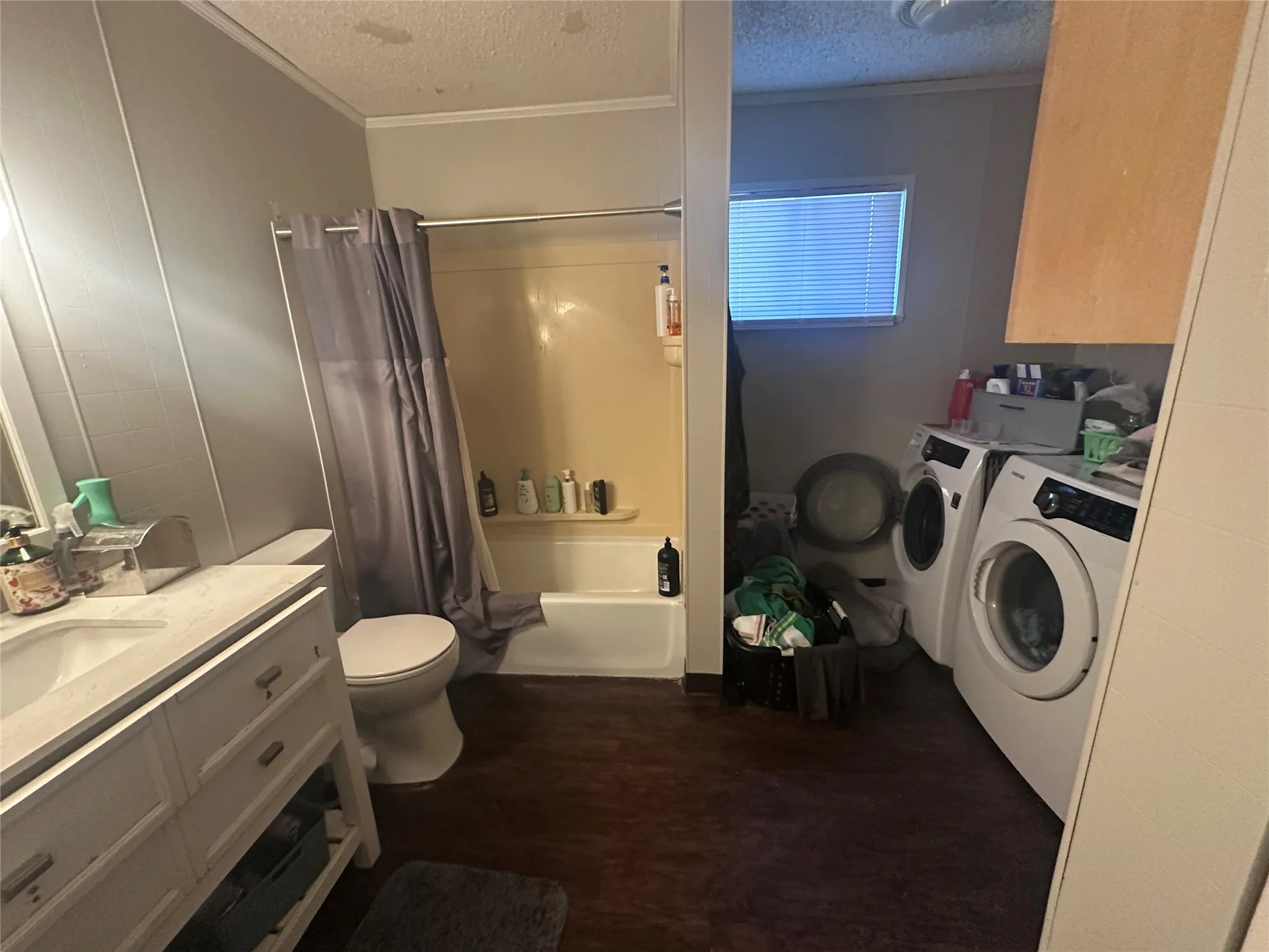 Single Family Residence For Sale in Hood County , 2709 Sky Harbour Drive, Granbury, Texas 76049, 3 Bedroom, 2 Bathroom, Garage spaces, 2,345 Sqft, built in 1980, mls#21353378, Real Estate Agent in Granbury, Homes For Sale in Hood county, Homes For Sale in Granbury, Realtor in Granbury Texas, Real Estate Brokerage Independent Realty Texas, Luminita Cordes Realtor