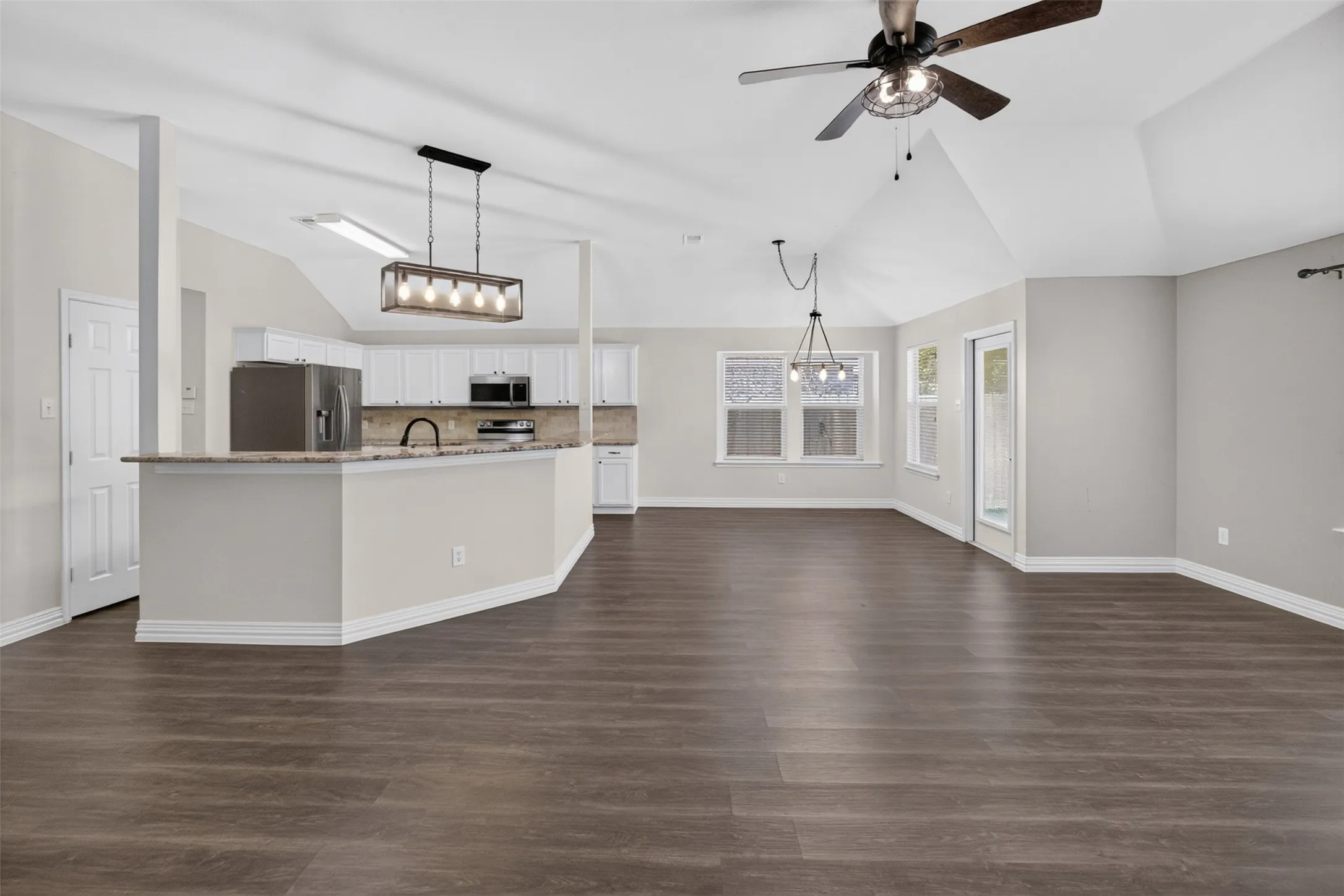 Single Family Residence For Sale in Tarrant County , 9612 Linton Drive, Fort Worth, Texas 76108, 3 Bedroom, 2 Bathroom, 2 Garage spaces, 1,751 Sqft, built in 2004, mls#21344449, Real Estate Agent in Fort Worth, Homes For Sale in Tarrant county, Homes For Sale in Fort Worth, Realtor in Fort Worth Texas, Real Estate Brokerage Independent Realty Texas, Luminita Cordes Realtor