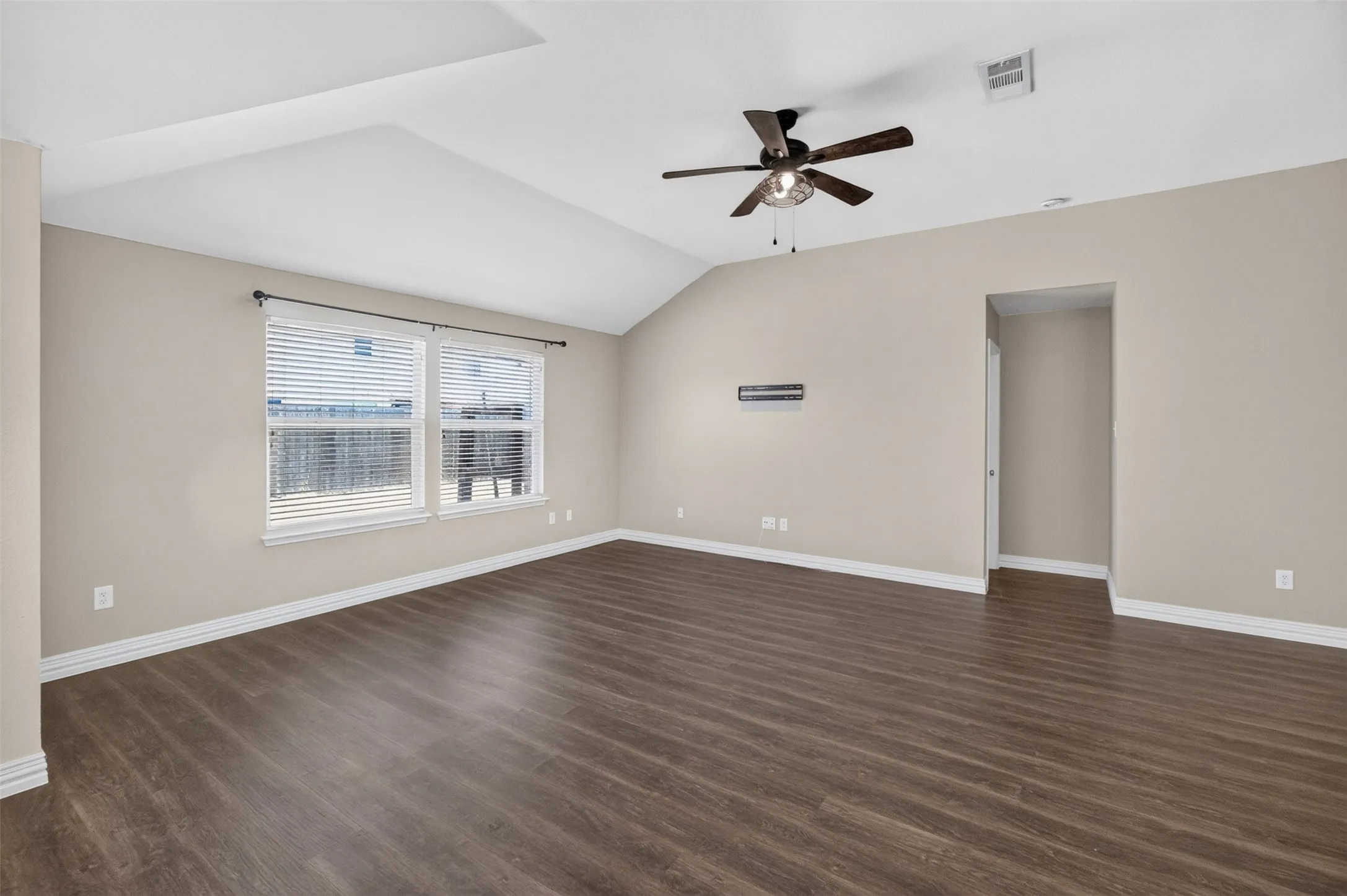 Single Family Residence For Sale in Tarrant County , 9612 Linton Drive, Fort Worth, Texas 76108, 3 Bedroom, 2 Bathroom, 2 Garage spaces, 1,751 Sqft, built in 2004, mls#21344449, Real Estate Agent in Fort Worth, Homes For Sale in Tarrant county, Homes For Sale in Fort Worth, Realtor in Fort Worth Texas, Real Estate Brokerage Independent Realty Texas, Luminita Cordes Realtor