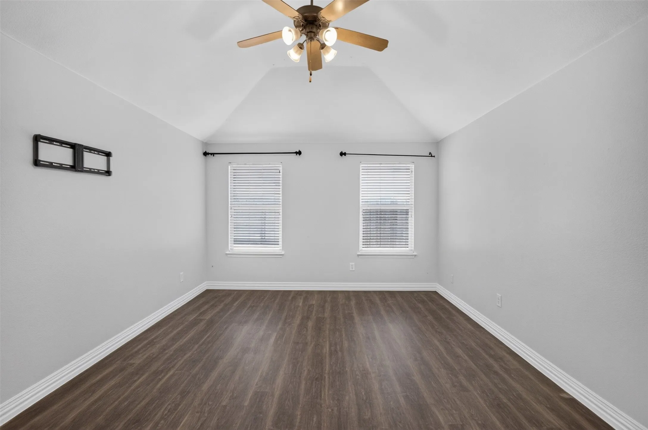 Single Family Residence For Sale in Tarrant County , 9612 Linton Drive, Fort Worth, Texas 76108, 3 Bedroom, 2 Bathroom, 2 Garage spaces, 1,751 Sqft, built in 2004, mls#21344449, Real Estate Agent in Fort Worth, Homes For Sale in Tarrant county, Homes For Sale in Fort Worth, Realtor in Fort Worth Texas, Real Estate Brokerage Independent Realty Texas, Luminita Cordes Realtor