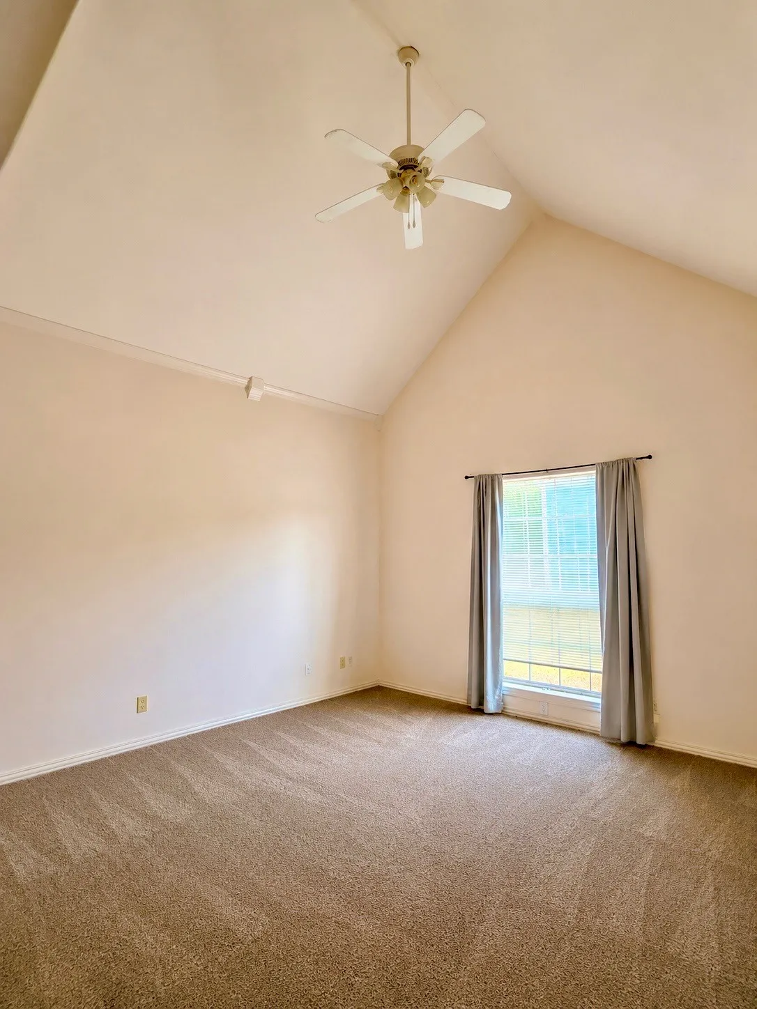 Single Family Residence For Sale in Kaufman County , 400 S Rockwall Avenue, Terrell, Texas 75160, 3 Bedroom, 2 Bathroom, Garage spaces, 1,988 Sqft, built in 2004, mls#21352932, Real Estate Agent in Terrell, Homes For Sale in Kaufman county, Homes For Sale in Terrell, Realtor in Terrell Texas, Real Estate Brokerage Independent Realty Texas, Luminita Cordes Realtor