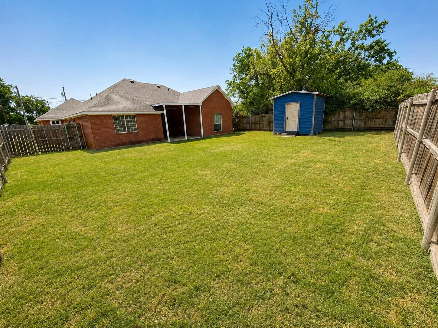 Single Family Residence For Sale in Kaufman County , 400 S Rockwall Avenue, Terrell, Texas 75160, 3 Bedroom, 2 Bathroom, Garage spaces, 1,988 Sqft, built in 2004, mls#21352932, Real Estate Agent in Terrell, Homes For Sale in Kaufman county, Homes For Sale in Terrell, Realtor in Terrell Texas, Real Estate Brokerage Independent Realty Texas, Luminita Cordes Realtor