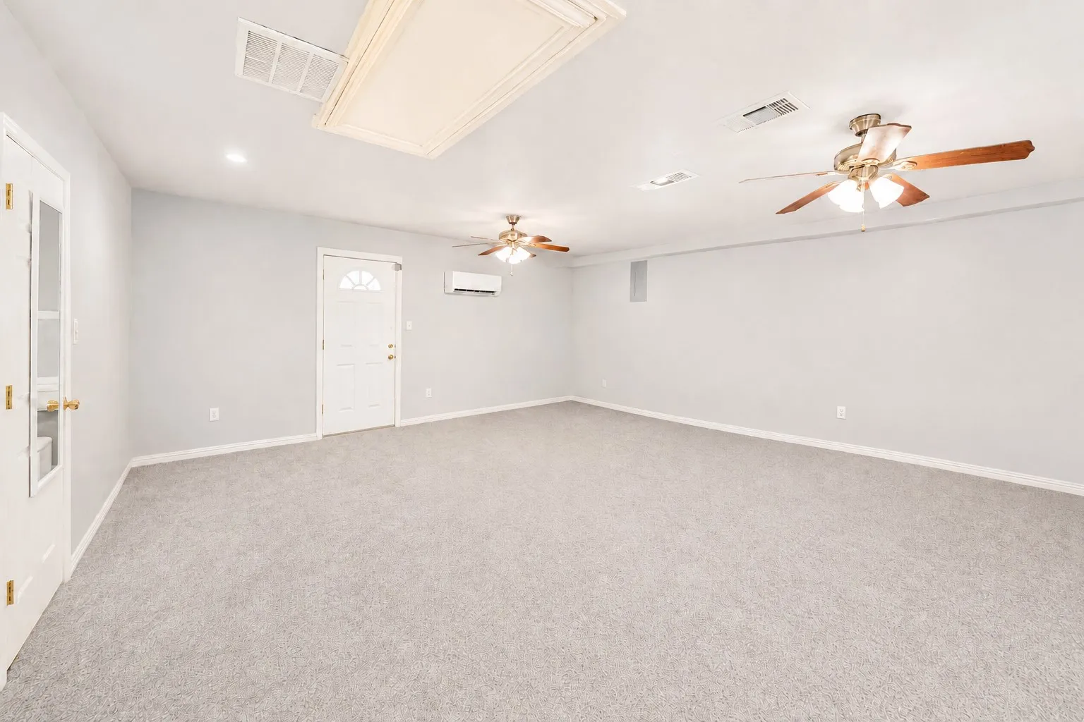 Single Family Residence For Sale in Kaufman County , 400 S Rockwall Avenue, Terrell, Texas 75160, 3 Bedroom, 2 Bathroom, Garage spaces, 1,988 Sqft, built in 2004, mls#21352932, Real Estate Agent in Terrell, Homes For Sale in Kaufman county, Homes For Sale in Terrell, Realtor in Terrell Texas, Real Estate Brokerage Independent Realty Texas, Luminita Cordes Realtor