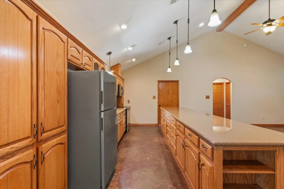 Single Family Residence For Sale in Limestone County , 860 Lcr 794, Groesbeck, Texas 76642, 3 Bedroom, 2 Bathroom, Garage spaces, 2,600 Sqft, built in 2015, mls#21350047, Real Estate Agent in Groesbeck, Homes For Sale in Limestone county, Homes For Sale in Groesbeck, Realtor in Groesbeck Texas, Real Estate Brokerage Independent Realty Texas, Luminita Cordes Realtor
