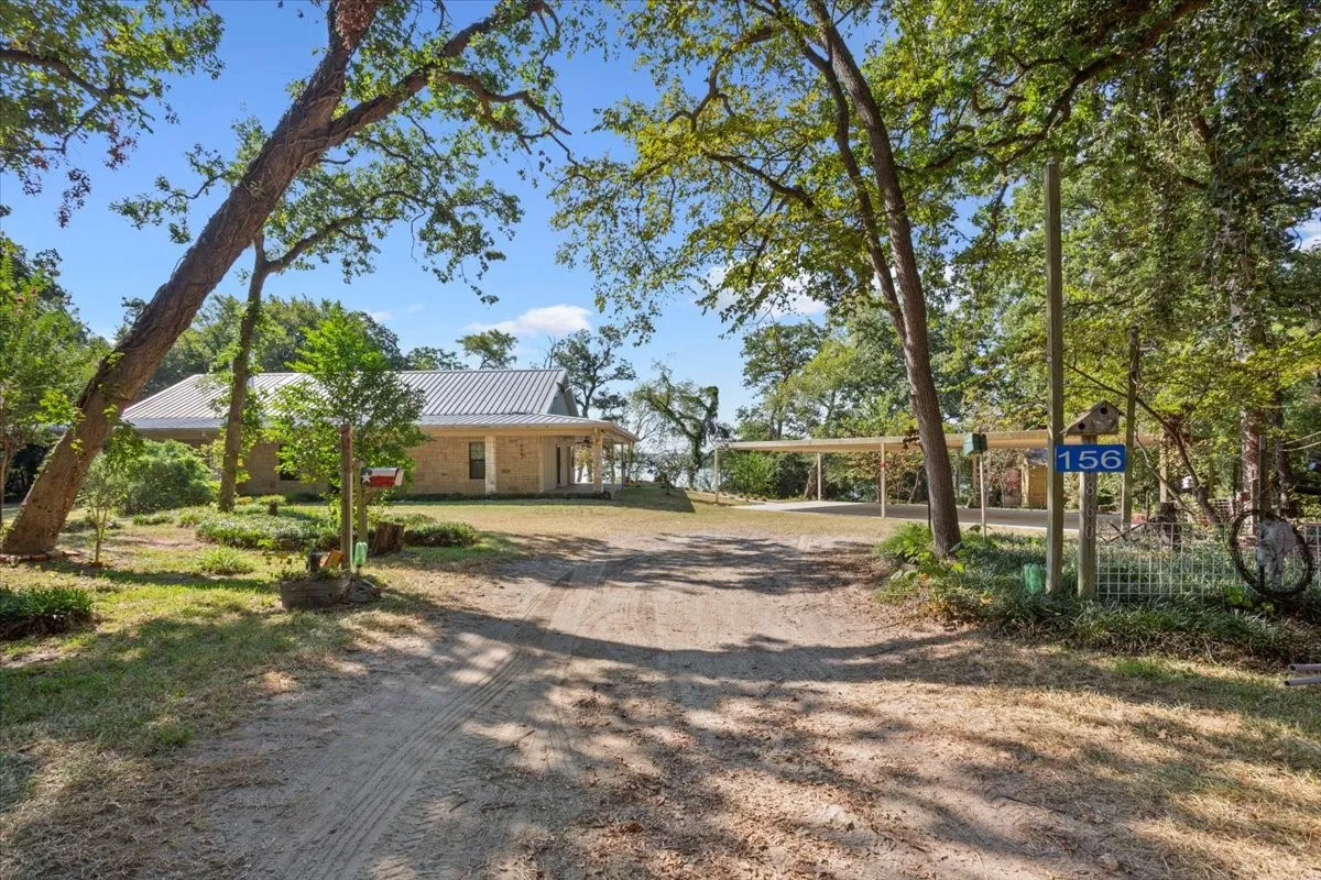 Single Family Residence For Sale in Limestone County , 860 Lcr 794, Groesbeck, Texas 76642, 3 Bedroom, 2 Bathroom, Garage spaces, 2,600 Sqft, built in 2015, mls#21350047, Real Estate Agent in Groesbeck, Homes For Sale in Limestone county, Homes For Sale in Groesbeck, Realtor in Groesbeck Texas, Real Estate Brokerage Independent Realty Texas, Luminita Cordes Realtor