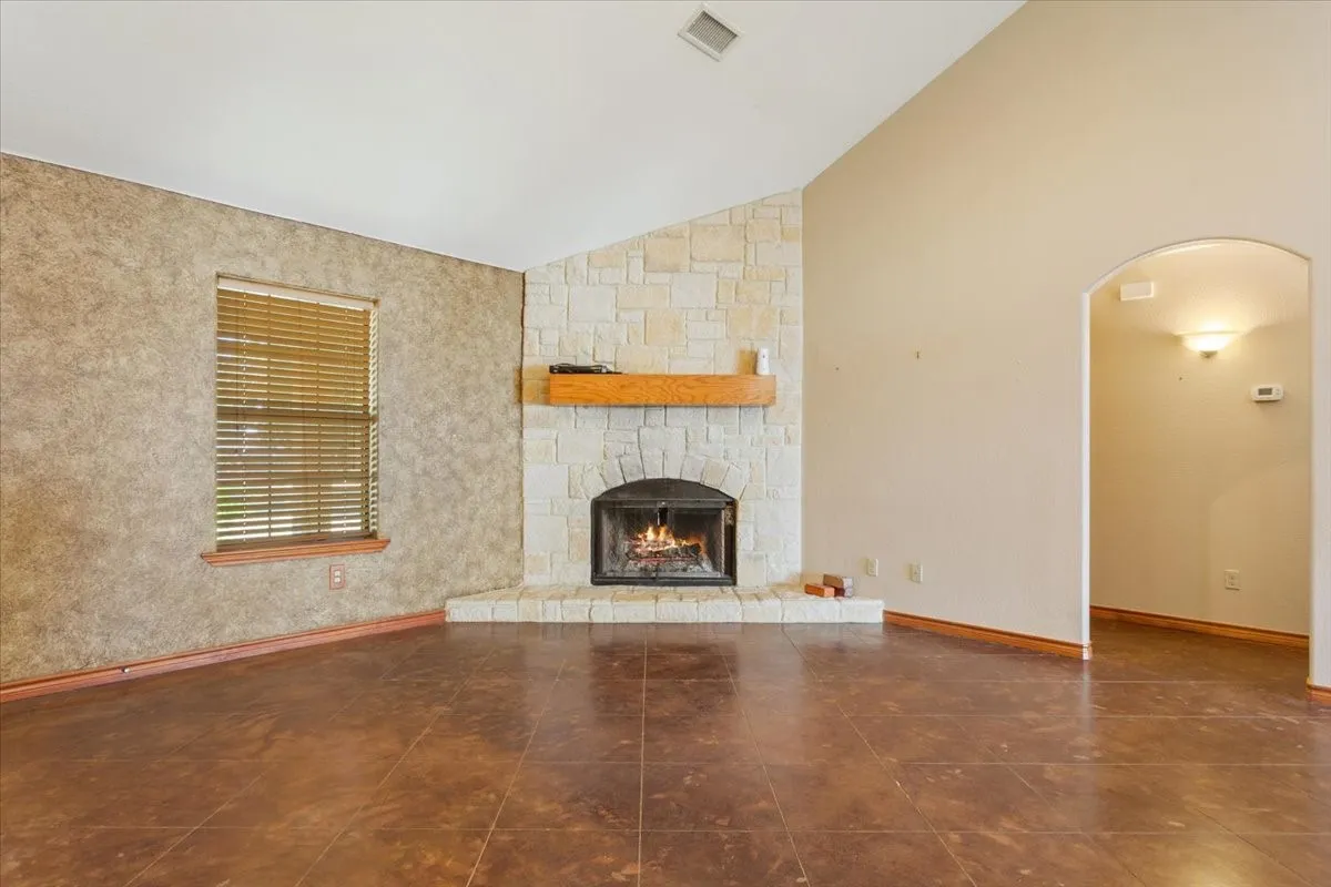 Single Family Residence For Sale in Limestone County , 860 Lcr 794, Groesbeck, Texas 76642, 3 Bedroom, 2 Bathroom, Garage spaces, 2,600 Sqft, built in 2015, mls#21350047, Real Estate Agent in Groesbeck, Homes For Sale in Limestone county, Homes For Sale in Groesbeck, Realtor in Groesbeck Texas, Real Estate Brokerage Independent Realty Texas, Luminita Cordes Realtor