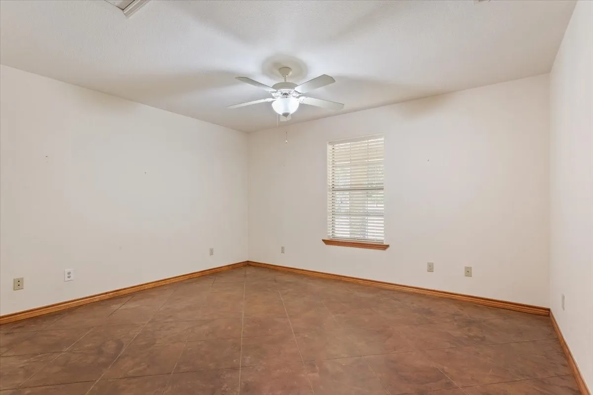 Single Family Residence For Sale in Limestone County , 860 Lcr 794, Groesbeck, Texas 76642, 3 Bedroom, 2 Bathroom, Garage spaces, 2,600 Sqft, built in 2015, mls#21350047, Real Estate Agent in Groesbeck, Homes For Sale in Limestone county, Homes For Sale in Groesbeck, Realtor in Groesbeck Texas, Real Estate Brokerage Independent Realty Texas, Luminita Cordes Realtor