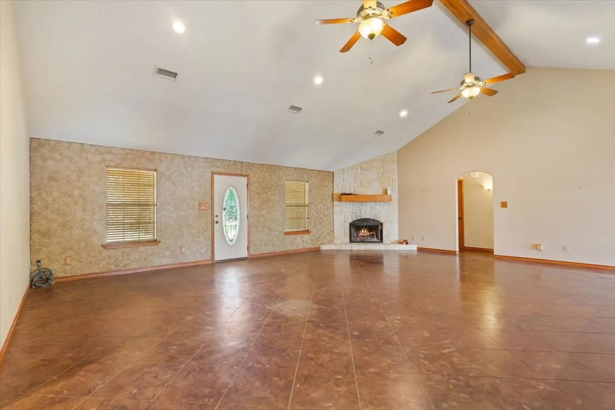 Single Family Residence For Sale in Limestone County , 860 Lcr 794, Groesbeck, Texas 76642, 3 Bedroom, 2 Bathroom, Garage spaces, 2,600 Sqft, built in 2015, mls#21350047, Real Estate Agent in Groesbeck, Homes For Sale in Limestone county, Homes For Sale in Groesbeck, Realtor in Groesbeck Texas, Real Estate Brokerage Independent Realty Texas, Luminita Cordes Realtor