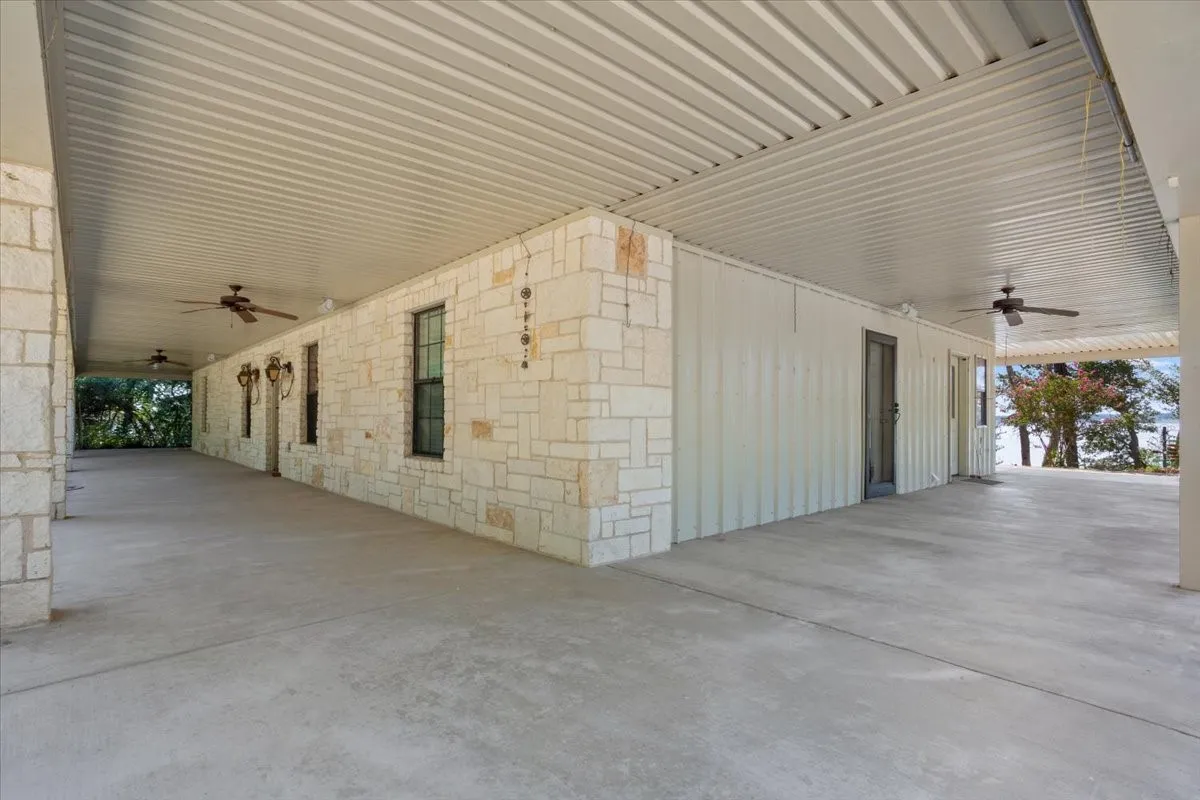 Single Family Residence For Sale in Limestone County , 860 Lcr 794, Groesbeck, Texas 76642, 3 Bedroom, 2 Bathroom, Garage spaces, 2,600 Sqft, built in 2015, mls#21350047, Real Estate Agent in Groesbeck, Homes For Sale in Limestone county, Homes For Sale in Groesbeck, Realtor in Groesbeck Texas, Real Estate Brokerage Independent Realty Texas, Luminita Cordes Realtor
