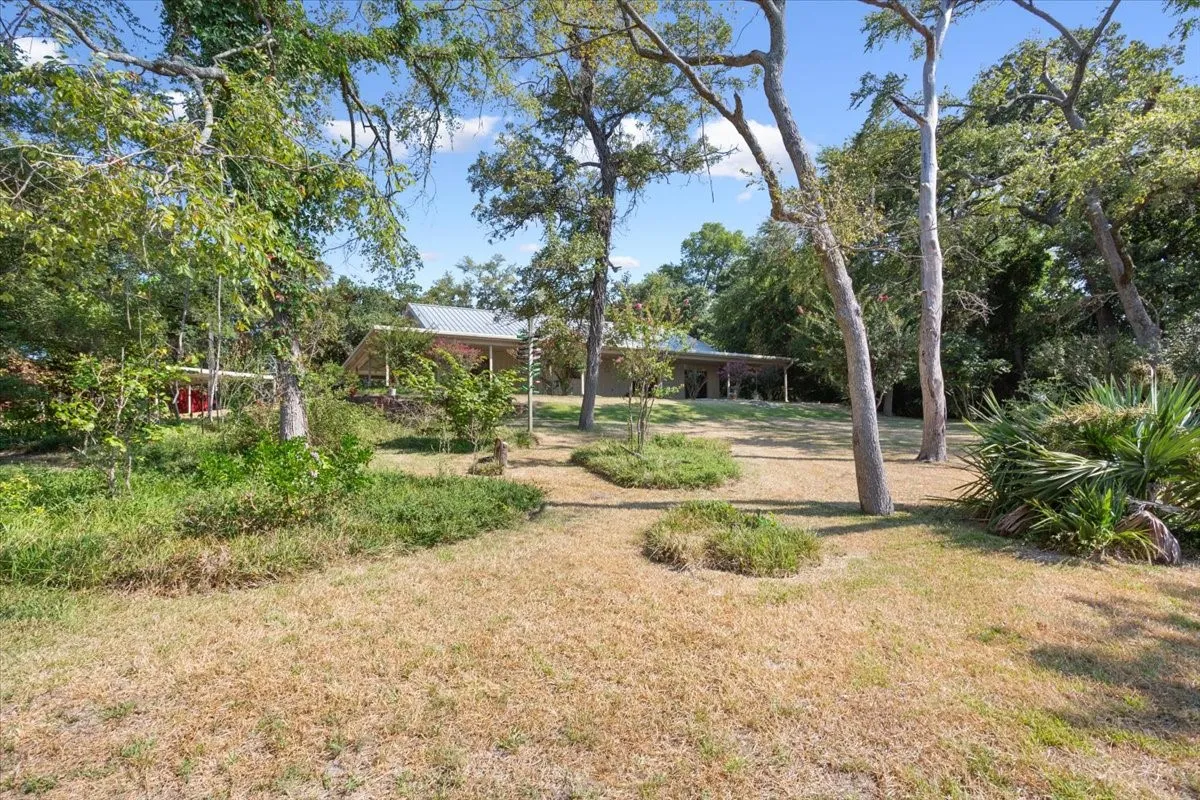 Single Family Residence For Sale in Limestone County , 860 Lcr 794, Groesbeck, Texas 76642, 3 Bedroom, 2 Bathroom, Garage spaces, 2,600 Sqft, built in 2015, mls#21350047, Real Estate Agent in Groesbeck, Homes For Sale in Limestone county, Homes For Sale in Groesbeck, Realtor in Groesbeck Texas, Real Estate Brokerage Independent Realty Texas, Luminita Cordes Realtor