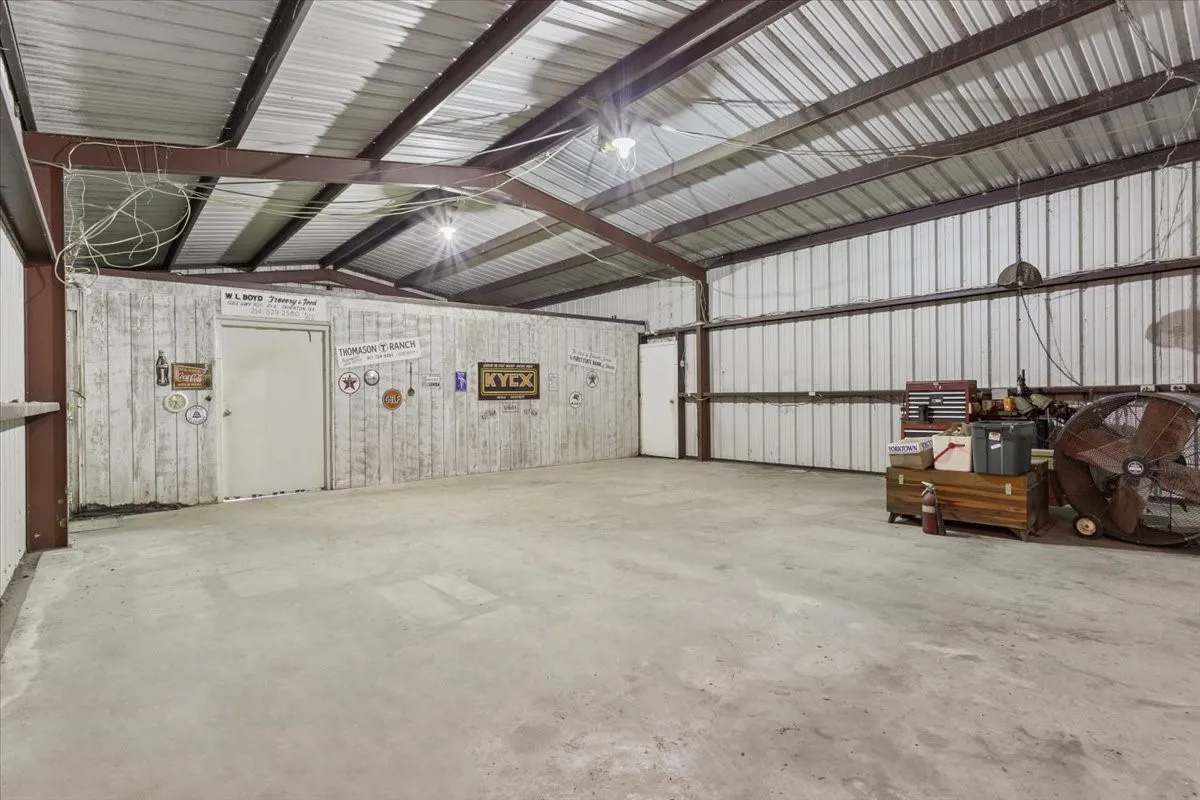 Single Family Residence For Sale in Limestone County , 860 Lcr 794, Groesbeck, Texas 76642, 3 Bedroom, 2 Bathroom, Garage spaces, 2,600 Sqft, built in 2015, mls#21350047, Real Estate Agent in Groesbeck, Homes For Sale in Limestone county, Homes For Sale in Groesbeck, Realtor in Groesbeck Texas, Real Estate Brokerage Independent Realty Texas, Luminita Cordes Realtor
