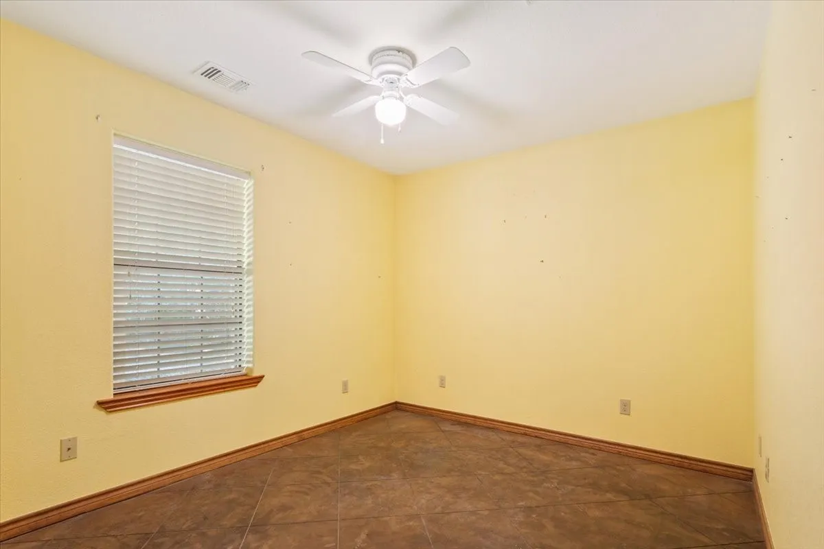 Single Family Residence For Sale in Limestone County , 860 Lcr 794, Groesbeck, Texas 76642, 3 Bedroom, 2 Bathroom, Garage spaces, 2,600 Sqft, built in 2015, mls#21350047, Real Estate Agent in Groesbeck, Homes For Sale in Limestone county, Homes For Sale in Groesbeck, Realtor in Groesbeck Texas, Real Estate Brokerage Independent Realty Texas, Luminita Cordes Realtor