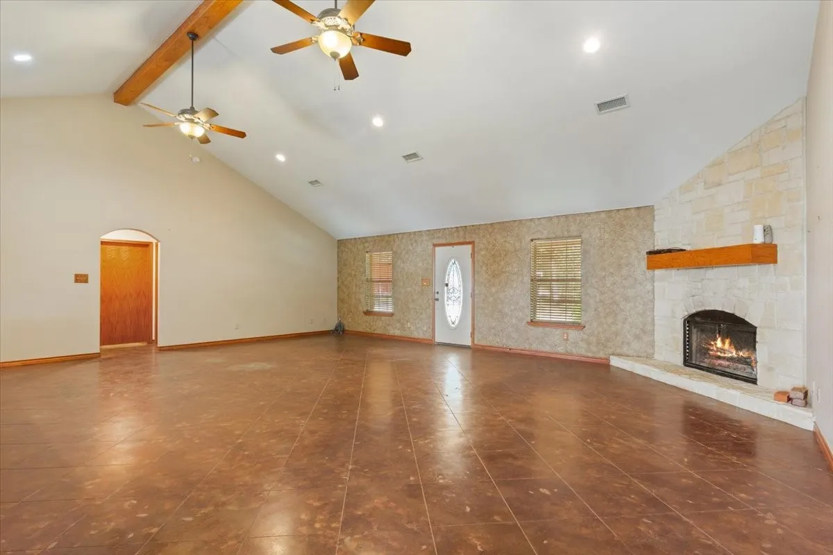 Single Family Residence For Sale in Limestone County , 860 Lcr 794, Groesbeck, Texas 76642, 3 Bedroom, 2 Bathroom, Garage spaces, 2,600 Sqft, built in 2015, mls#21350047, Real Estate Agent in Groesbeck, Homes For Sale in Limestone county, Homes For Sale in Groesbeck, Realtor in Groesbeck Texas, Real Estate Brokerage Independent Realty Texas, Luminita Cordes Realtor
