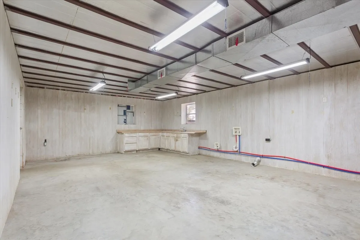Single Family Residence For Sale in Limestone County , 860 Lcr 794, Groesbeck, Texas 76642, 3 Bedroom, 2 Bathroom, Garage spaces, 2,600 Sqft, built in 2015, mls#21350047, Real Estate Agent in Groesbeck, Homes For Sale in Limestone county, Homes For Sale in Groesbeck, Realtor in Groesbeck Texas, Real Estate Brokerage Independent Realty Texas, Luminita Cordes Realtor