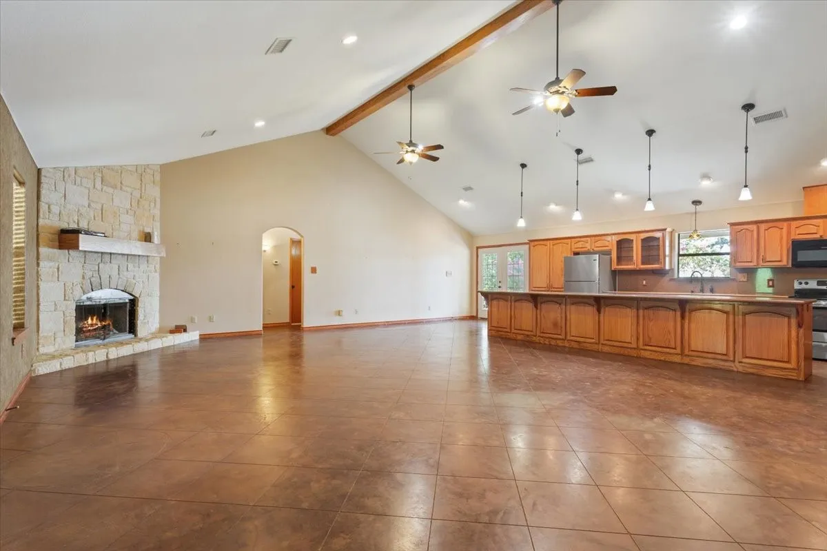 Single Family Residence For Sale in Limestone County , 860 Lcr 794, Groesbeck, Texas 76642, 3 Bedroom, 2 Bathroom, Garage spaces, 2,600 Sqft, built in 2015, mls#21350047, Real Estate Agent in Groesbeck, Homes For Sale in Limestone county, Homes For Sale in Groesbeck, Realtor in Groesbeck Texas, Real Estate Brokerage Independent Realty Texas, Luminita Cordes Realtor
