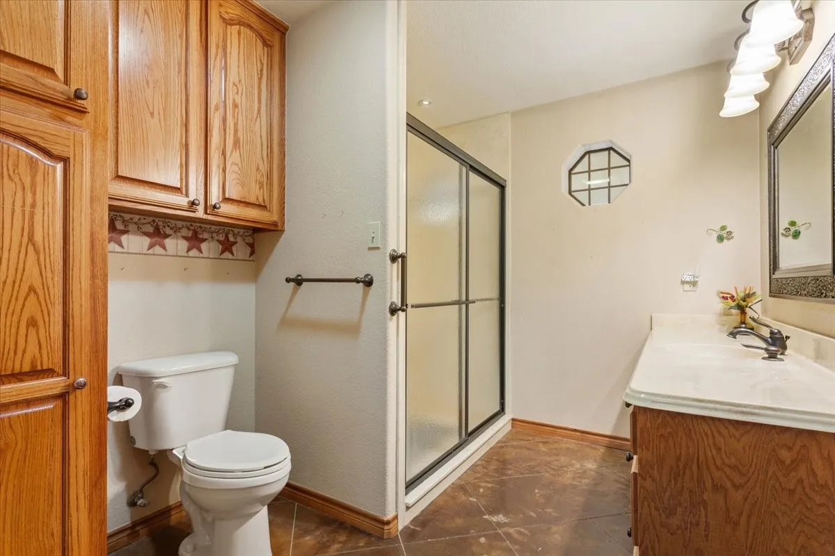 Single Family Residence For Sale in Limestone County , 860 Lcr 794, Groesbeck, Texas 76642, 3 Bedroom, 2 Bathroom, Garage spaces, 2,600 Sqft, built in 2015, mls#21350047, Real Estate Agent in Groesbeck, Homes For Sale in Limestone county, Homes For Sale in Groesbeck, Realtor in Groesbeck Texas, Real Estate Brokerage Independent Realty Texas, Luminita Cordes Realtor