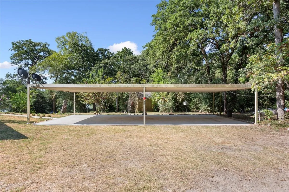 Single Family Residence For Sale in Limestone County , 860 Lcr 794, Groesbeck, Texas 76642, 3 Bedroom, 2 Bathroom, Garage spaces, 2,600 Sqft, built in 2015, mls#21350047, Real Estate Agent in Groesbeck, Homes For Sale in Limestone county, Homes For Sale in Groesbeck, Realtor in Groesbeck Texas, Real Estate Brokerage Independent Realty Texas, Luminita Cordes Realtor