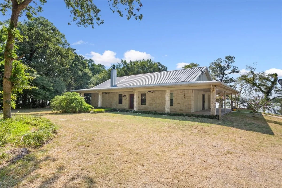 Single Family Residence For Sale in Limestone County , 860 Lcr 794, Groesbeck, Texas 76642, 3 Bedroom, 2 Bathroom, Garage spaces, 2,600 Sqft, built in 2015, mls#21350047, Real Estate Agent in Groesbeck, Homes For Sale in Limestone county, Homes For Sale in Groesbeck, Realtor in Groesbeck Texas, Real Estate Brokerage Independent Realty Texas, Luminita Cordes Realtor