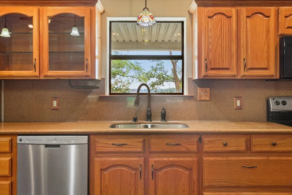 Single Family Residence For Sale in Limestone County , 860 Lcr 794, Groesbeck, Texas 76642, 3 Bedroom, 2 Bathroom, Garage spaces, 2,600 Sqft, built in 2015, mls#21350047, Real Estate Agent in Groesbeck, Homes For Sale in Limestone county, Homes For Sale in Groesbeck, Realtor in Groesbeck Texas, Real Estate Brokerage Independent Realty Texas, Luminita Cordes Realtor