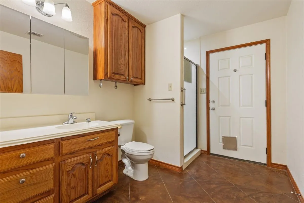 Single Family Residence For Sale in Limestone County , 860 Lcr 794, Groesbeck, Texas 76642, 3 Bedroom, 2 Bathroom, Garage spaces, 2,600 Sqft, built in 2015, mls#21350047, Real Estate Agent in Groesbeck, Homes For Sale in Limestone county, Homes For Sale in Groesbeck, Realtor in Groesbeck Texas, Real Estate Brokerage Independent Realty Texas, Luminita Cordes Realtor