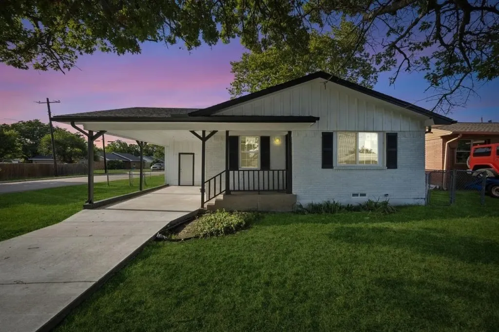 Single Family Residence For Sale in Collin County , 300 E Hazelwood Street, Princeton, Texas 75407, 3 Bedroom, 2 Bathroom, Garage spaces, 1,209 Sqft, built in 1965, mls#21353395, Real Estate Agent in Princeton, Homes For Sale in Collin county, Homes For Sale in Princeton, Realtor in Princeton Texas, Real Estate Brokerage Independent Realty Texas, Luminita Cordes Realtor