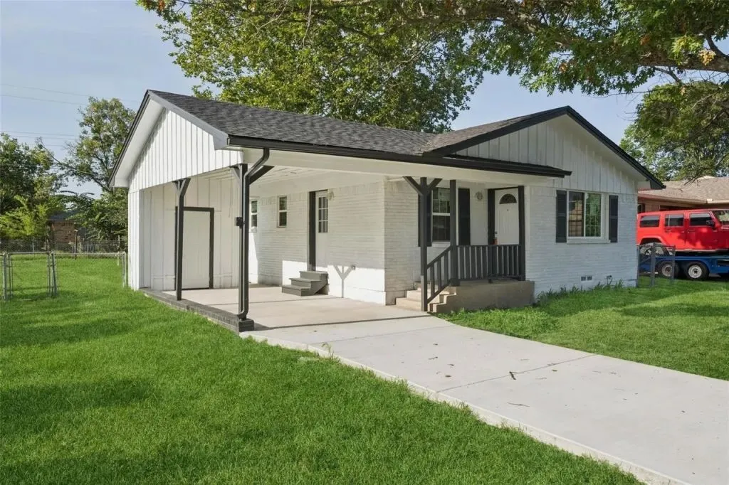 Single Family Residence For Sale in Collin County , 300 E Hazelwood Street, Princeton, Texas 75407, 3 Bedroom, 2 Bathroom, Garage spaces, 1,209 Sqft, built in 1965, mls#21353395, Real Estate Agent in Princeton, Homes For Sale in Collin county, Homes For Sale in Princeton, Realtor in Princeton Texas, Real Estate Brokerage Independent Realty Texas, Luminita Cordes Realtor