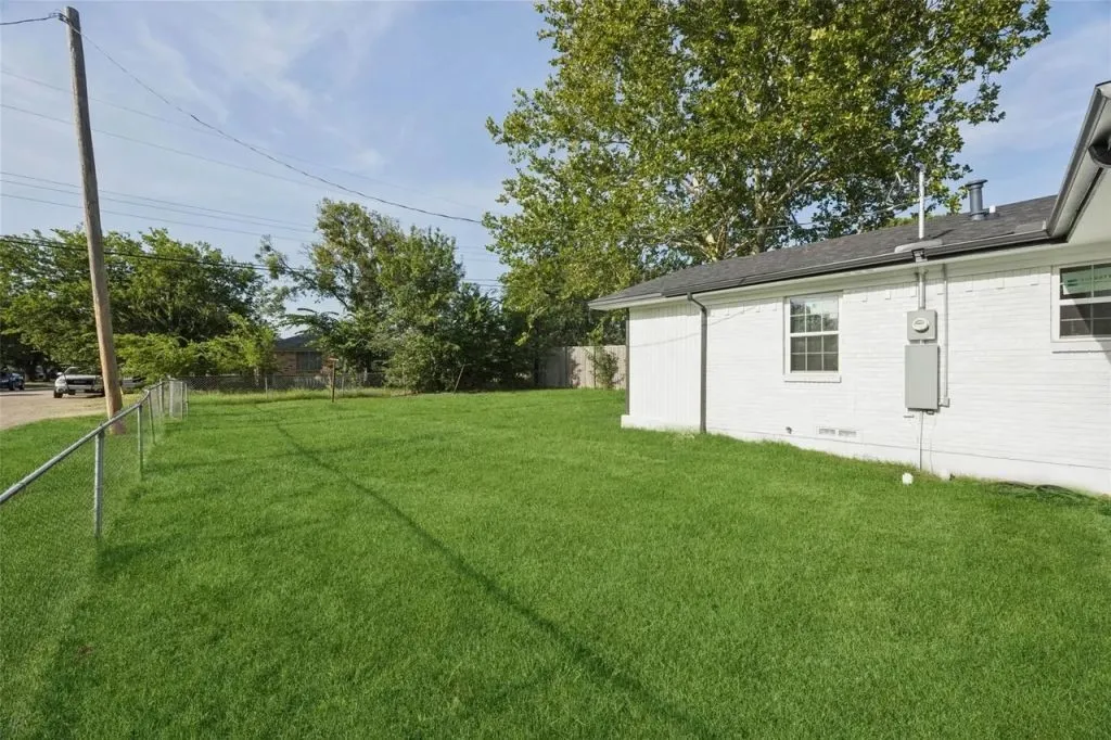 Single Family Residence For Sale in Collin County , 300 E Hazelwood Street, Princeton, Texas 75407, 3 Bedroom, 2 Bathroom, Garage spaces, 1,209 Sqft, built in 1965, mls#21353395, Real Estate Agent in Princeton, Homes For Sale in Collin county, Homes For Sale in Princeton, Realtor in Princeton Texas, Real Estate Brokerage Independent Realty Texas, Luminita Cordes Realtor
