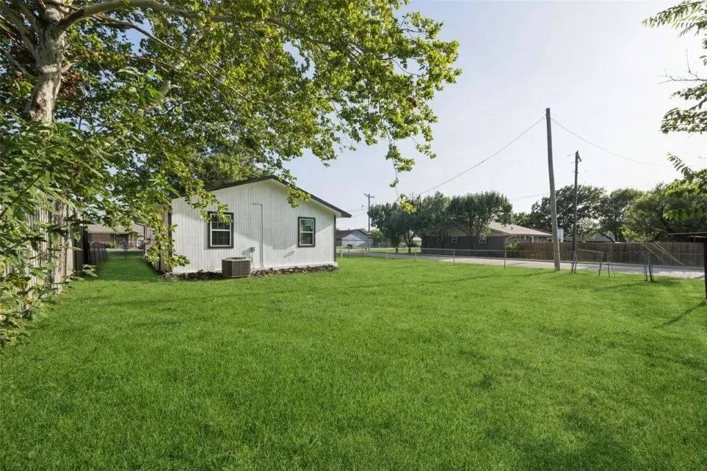 Single Family Residence For Sale in Collin County , 300 E Hazelwood Street, Princeton, Texas 75407, 3 Bedroom, 2 Bathroom, Garage spaces, 1,209 Sqft, built in 1965, mls#21353395, Real Estate Agent in Princeton, Homes For Sale in Collin county, Homes For Sale in Princeton, Realtor in Princeton Texas, Real Estate Brokerage Independent Realty Texas, Luminita Cordes Realtor