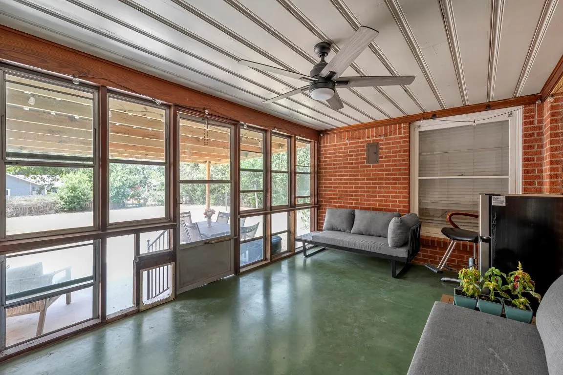 Single Family Residence For Sale in Mc Lennan County , 4216 Morrow Avenue, Waco, Texas 76710, 3 Bedroom, 2 Bathroom, 1 Garage spaces, 1,795 Sqft, built in 1952, mls#21353219, Real Estate Agent in Waco, Homes For Sale in Mc Lennan county, Homes For Sale in Waco, Realtor in Waco Texas, Real Estate Brokerage Independent Realty Texas, Luminita Cordes Realtor