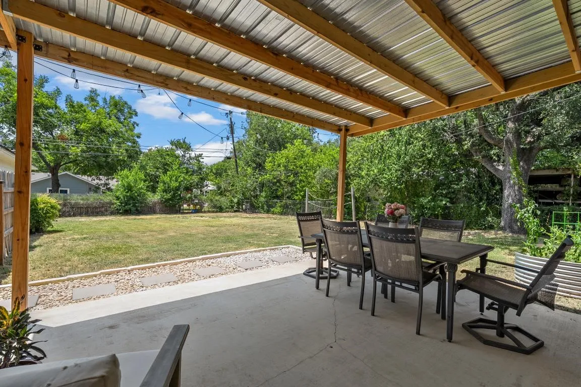 Single Family Residence For Sale in Mc Lennan County , 4216 Morrow Avenue, Waco, Texas 76710, 3 Bedroom, 2 Bathroom, 1 Garage spaces, 1,795 Sqft, built in 1952, mls#21353219, Real Estate Agent in Waco, Homes For Sale in Mc Lennan county, Homes For Sale in Waco, Realtor in Waco Texas, Real Estate Brokerage Independent Realty Texas, Luminita Cordes Realtor