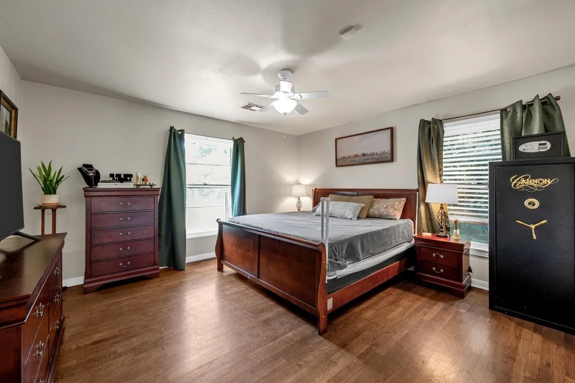 Single Family Residence For Sale in Mc Lennan County , 4216 Morrow Avenue, Waco, Texas 76710, 3 Bedroom, 2 Bathroom, 1 Garage spaces, 1,795 Sqft, built in 1952, mls#21353219, Real Estate Agent in Waco, Homes For Sale in Mc Lennan county, Homes For Sale in Waco, Realtor in Waco Texas, Real Estate Brokerage Independent Realty Texas, Luminita Cordes Realtor