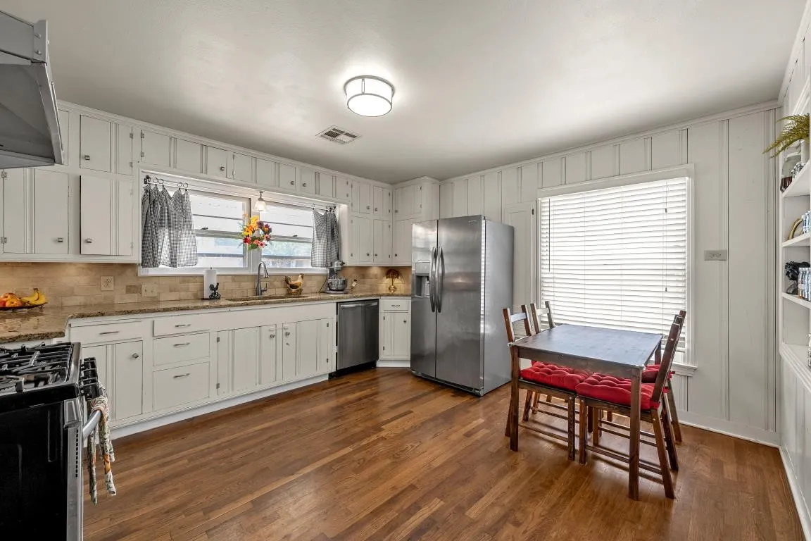 Single Family Residence For Sale in Mc Lennan County , 4216 Morrow Avenue, Waco, Texas 76710, 3 Bedroom, 2 Bathroom, 1 Garage spaces, 1,795 Sqft, built in 1952, mls#21353219, Real Estate Agent in Waco, Homes For Sale in Mc Lennan county, Homes For Sale in Waco, Realtor in Waco Texas, Real Estate Brokerage Independent Realty Texas, Luminita Cordes Realtor