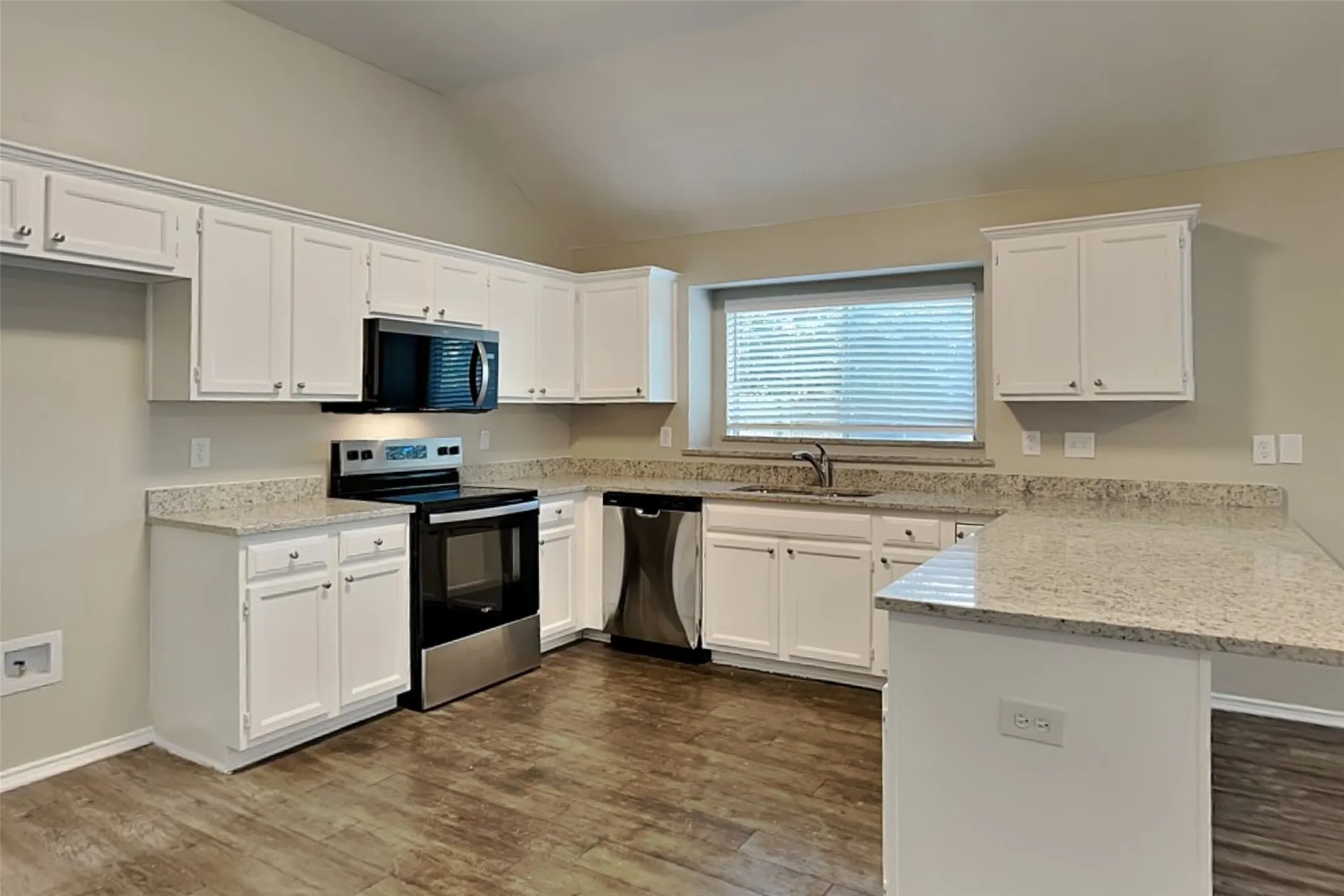 Single Family Residence For Rent in Collin County , 3604 Crestcreek Court, Mc Kinney, Texas 75071, 3 Bedroom, 2 Bathroom, 1 Garage spaces, 1,945 Sqft, built in 1993, mls#21353404, Real Estate Agent in Mc Kinney, Homes For Rent in Collin county, Homes For Rent in Mc Kinney, Realtor in Mc Kinney Texas, Real Estate Brokerage Independent Realty Texas, Luminita Cordes Realtor