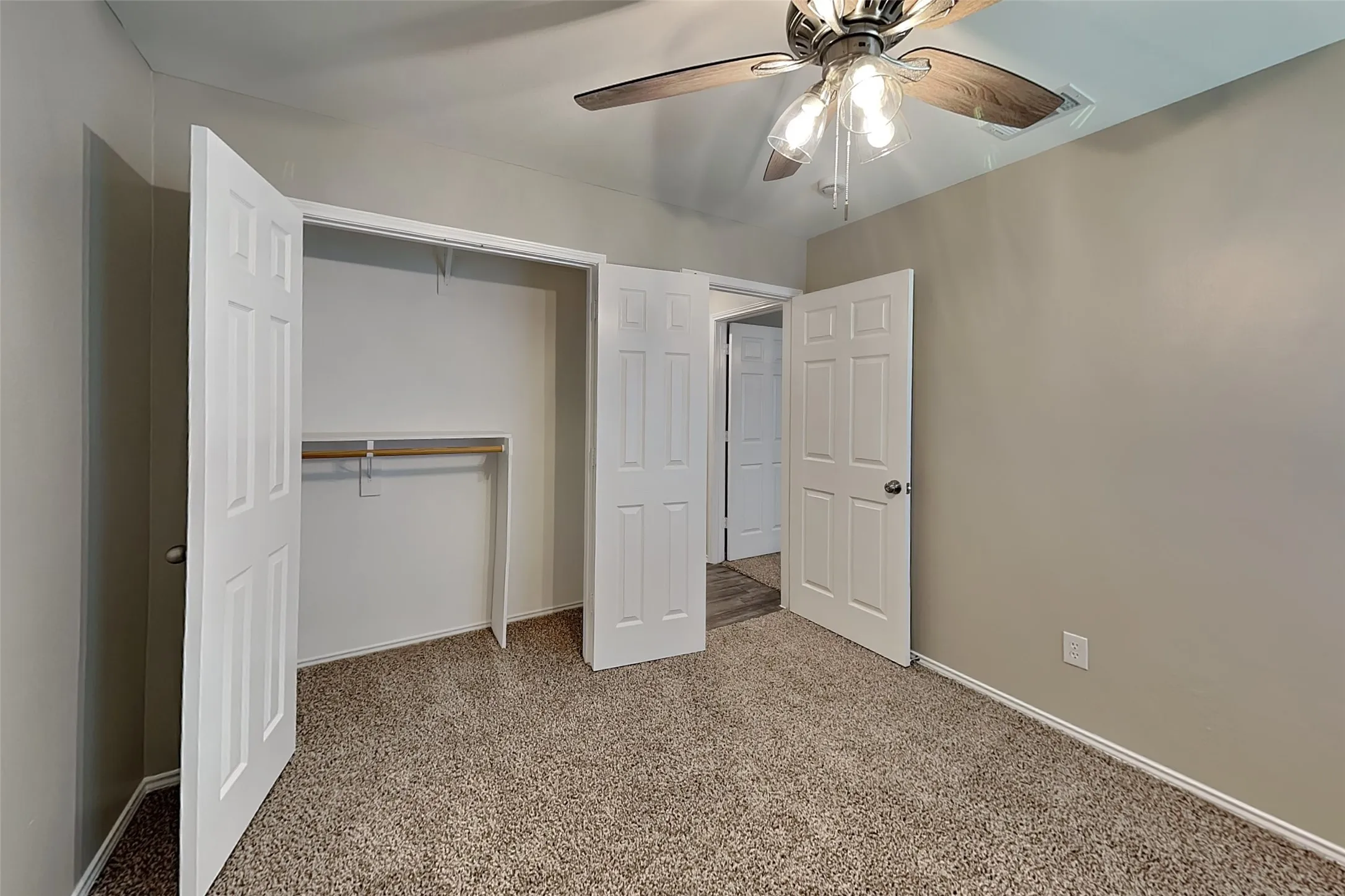 Single Family Residence For Rent in Collin County , 3604 Crestcreek Court, Mc Kinney, Texas 75071, 3 Bedroom, 2 Bathroom, 1 Garage spaces, 1,945 Sqft, built in 1993, mls#21353404, Real Estate Agent in Mc Kinney, Homes For Rent in Collin county, Homes For Rent in Mc Kinney, Realtor in Mc Kinney Texas, Real Estate Brokerage Independent Realty Texas, Luminita Cordes Realtor